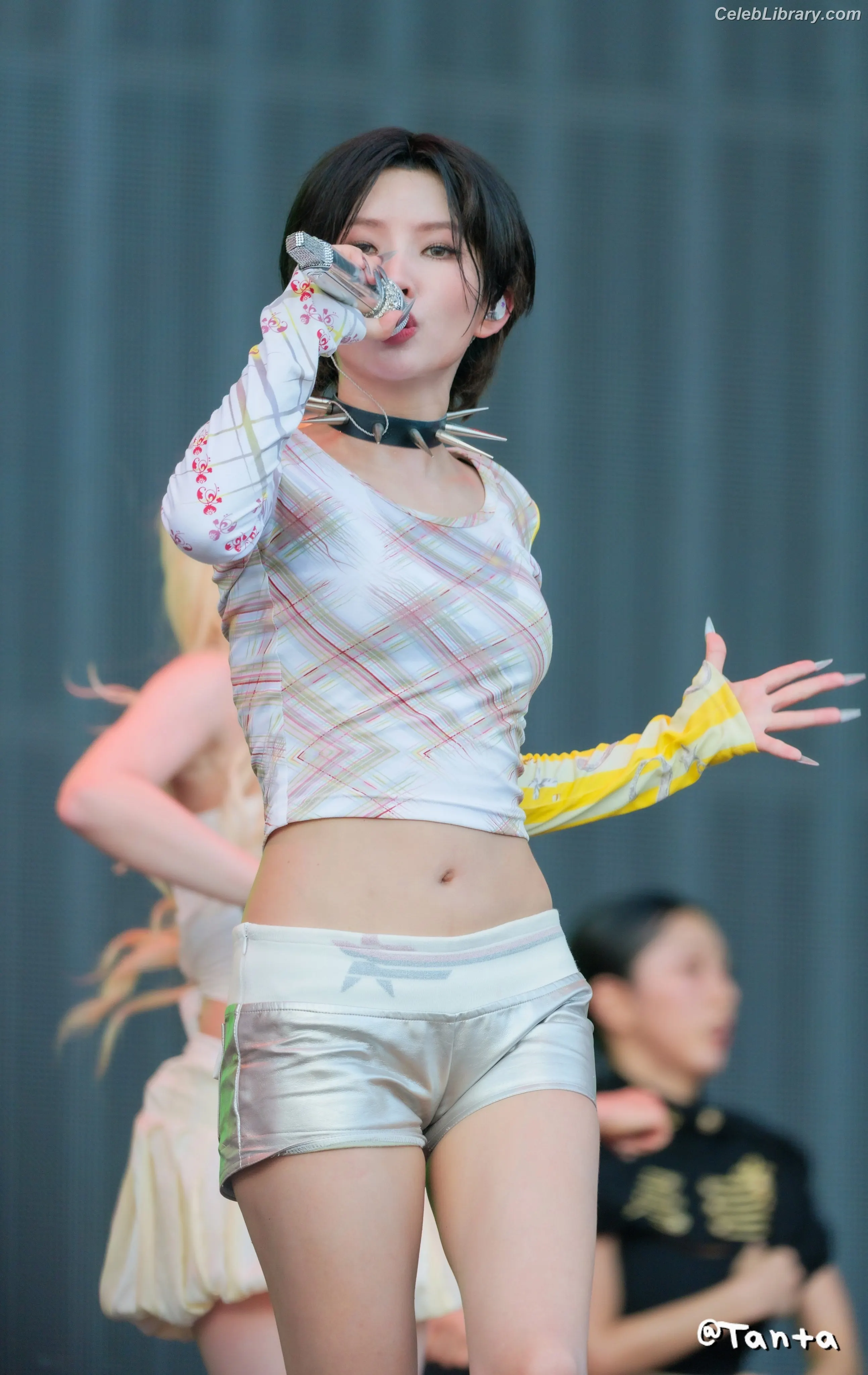 Soyeon (G)I-IDLE photo 15 of 821