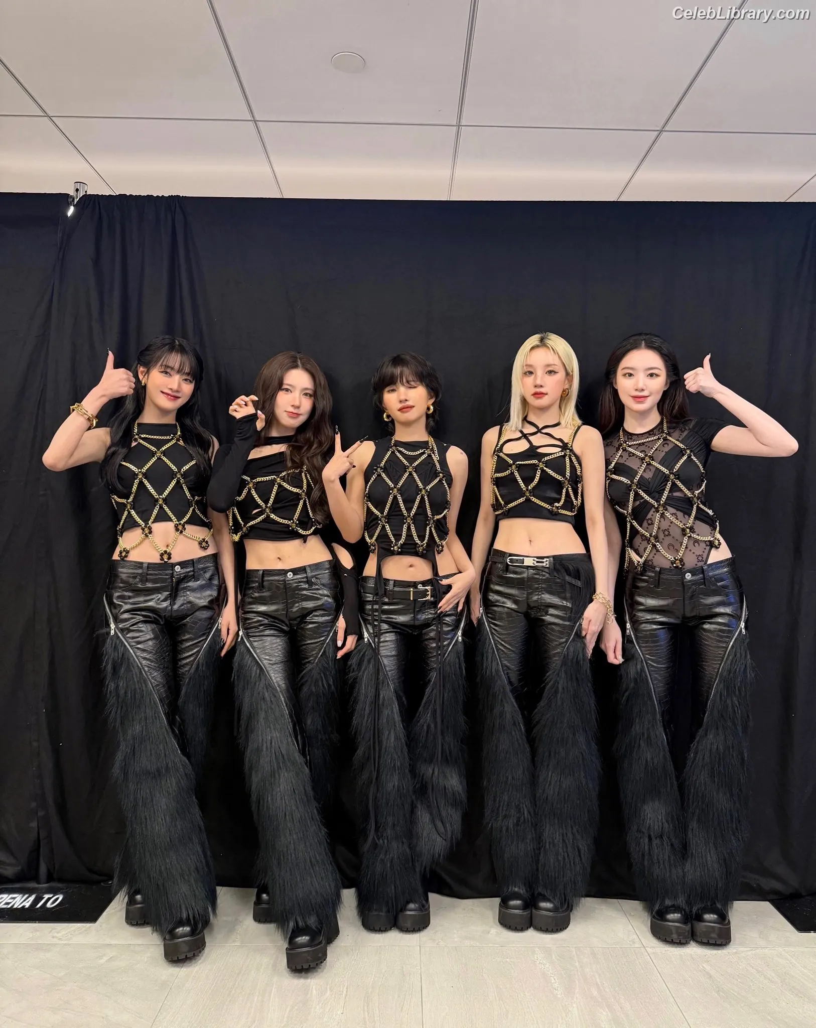 Soyeon  (G)I-IDLE photo 11 of 821