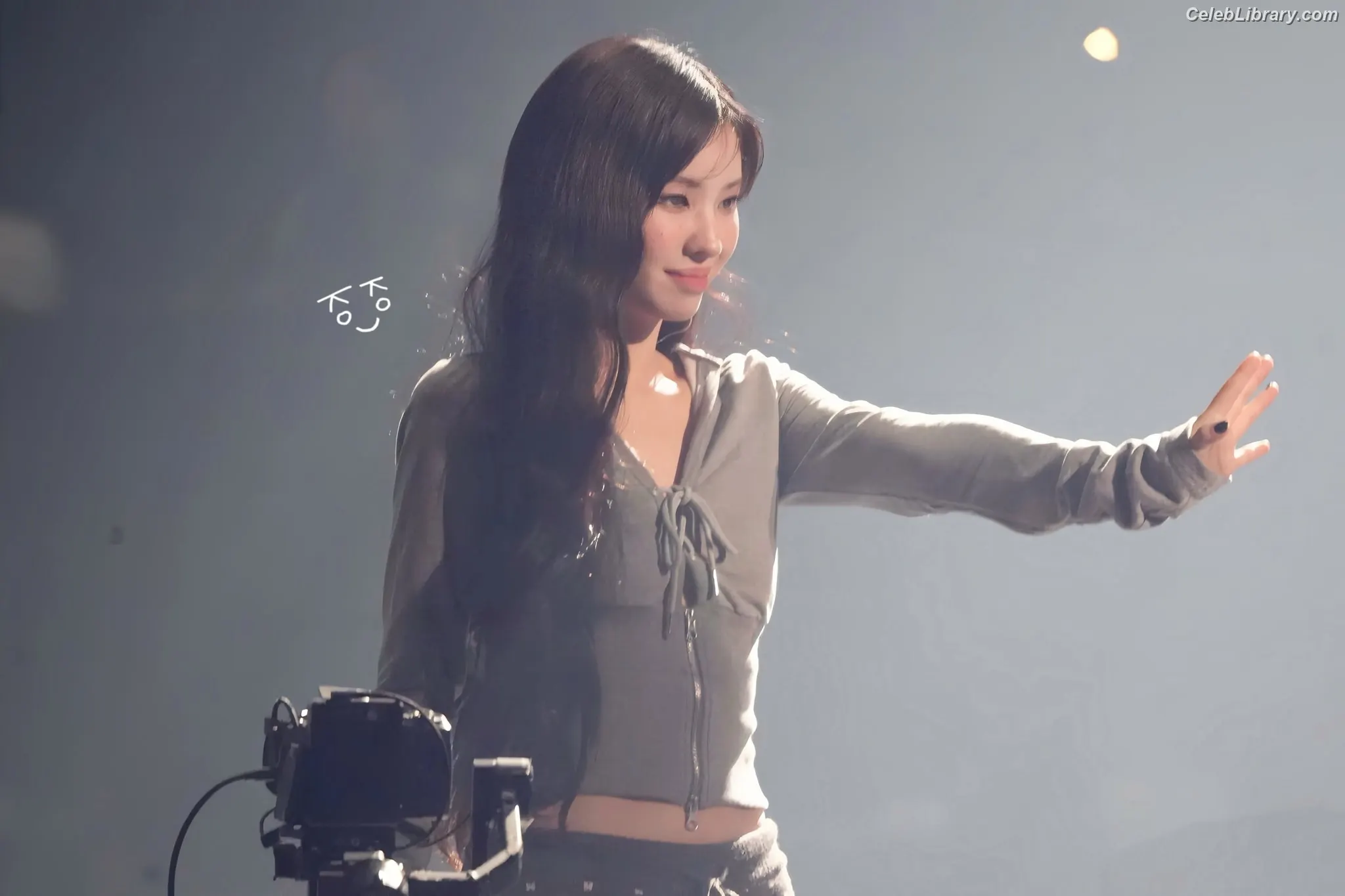 Soyeon  (G)I-IDLE photo 3 of 821