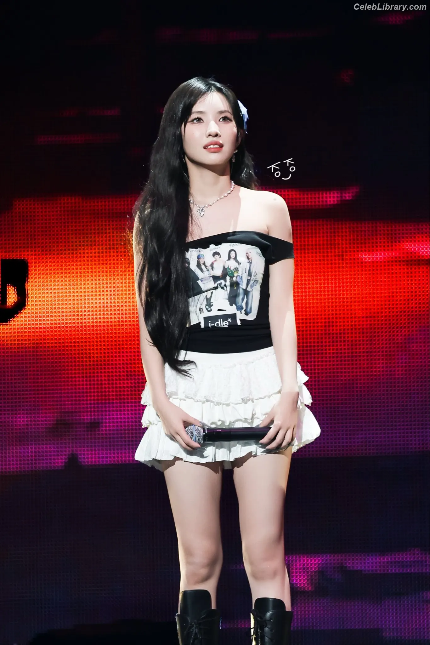Soyeon  (G)I-IDLE photo 7 of 821
