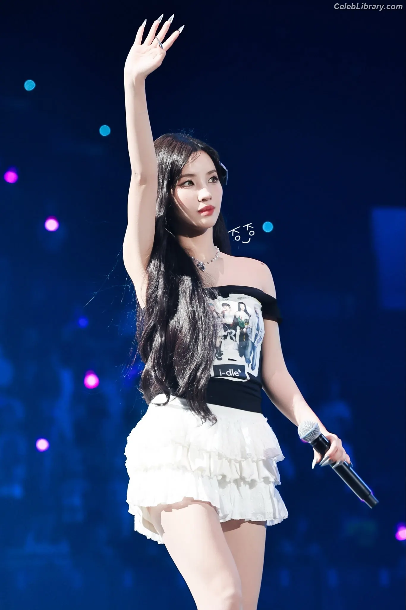 Soyeon  (G)I-IDLE photo 10 of 821