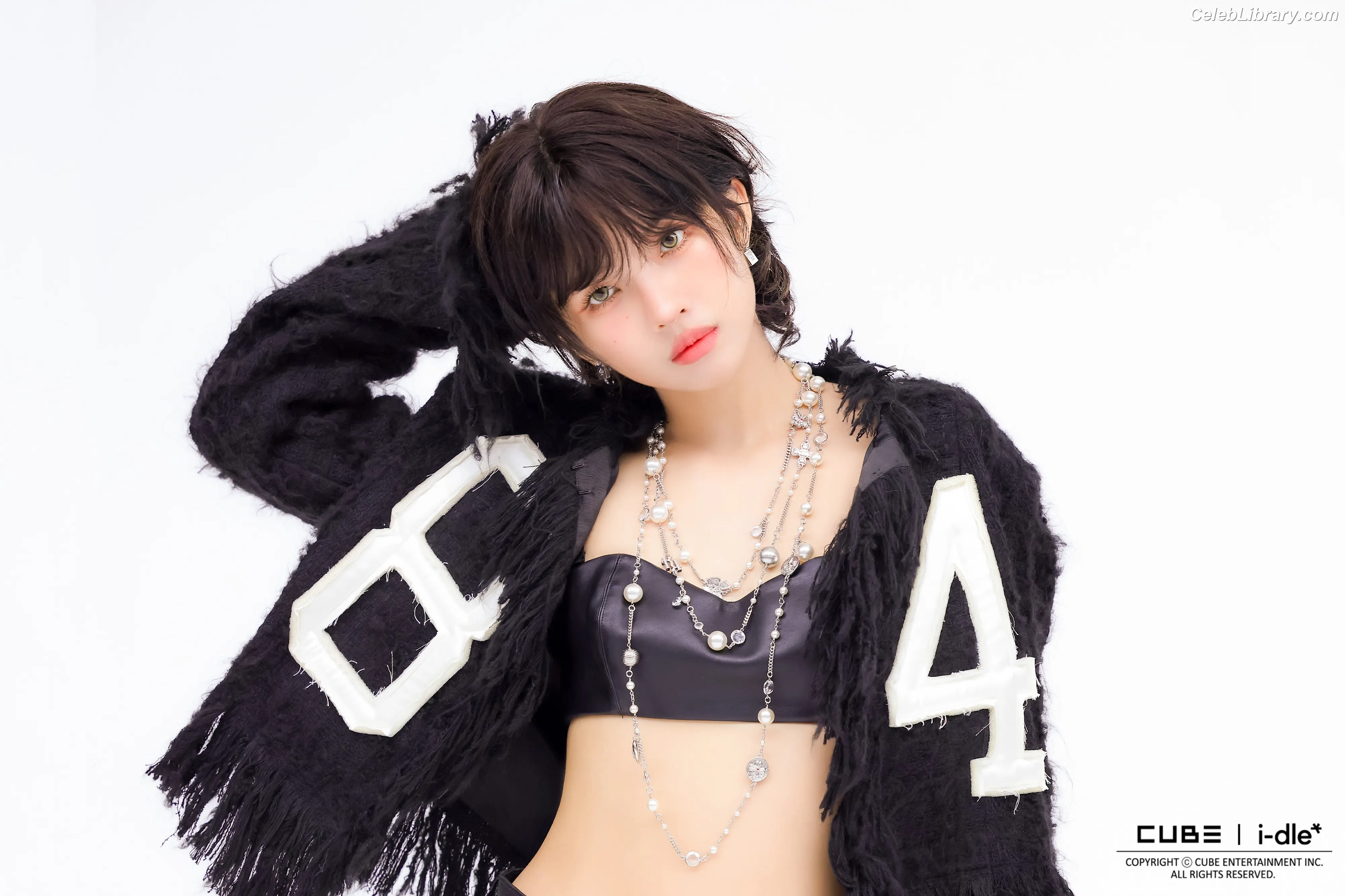 Soyeon (G)I-IDLE photo 1 of 821