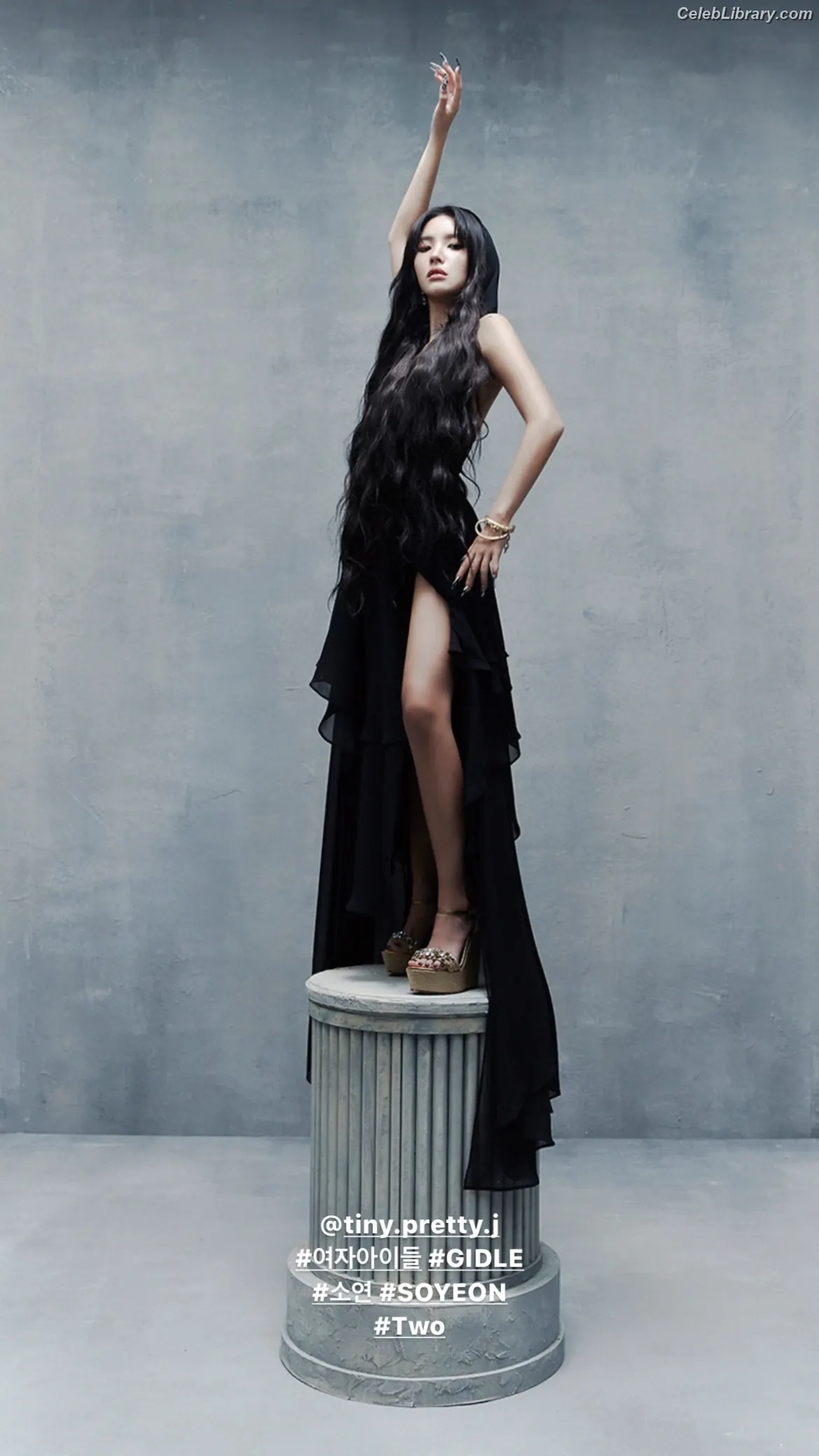 Soyeon  (G)I-IDLE photo 6 of 821