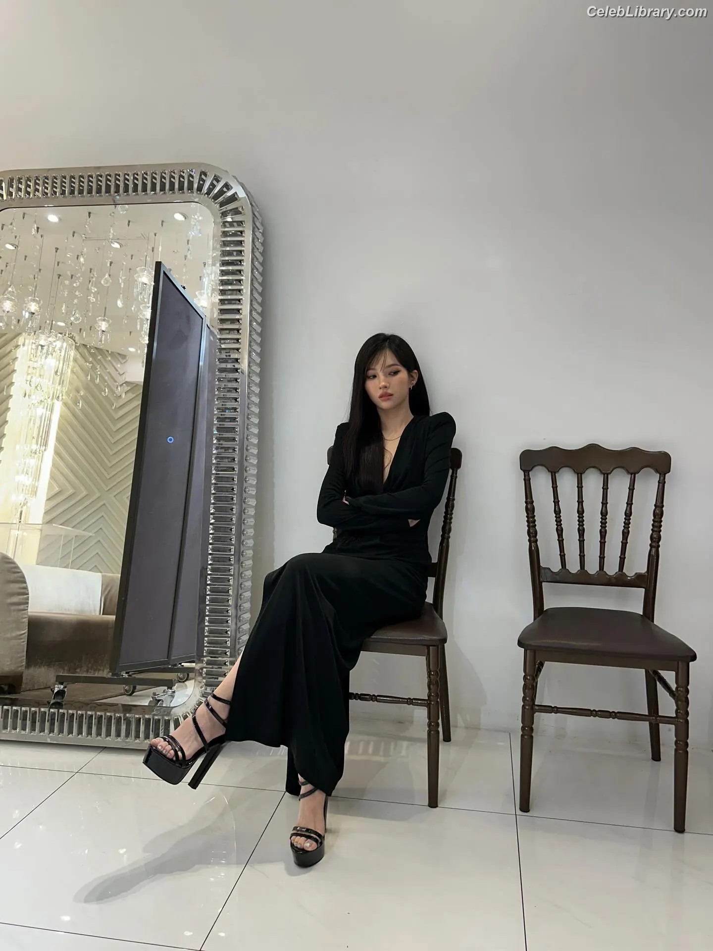 Soyeon  (G)I-IDLE photo 12 of 821