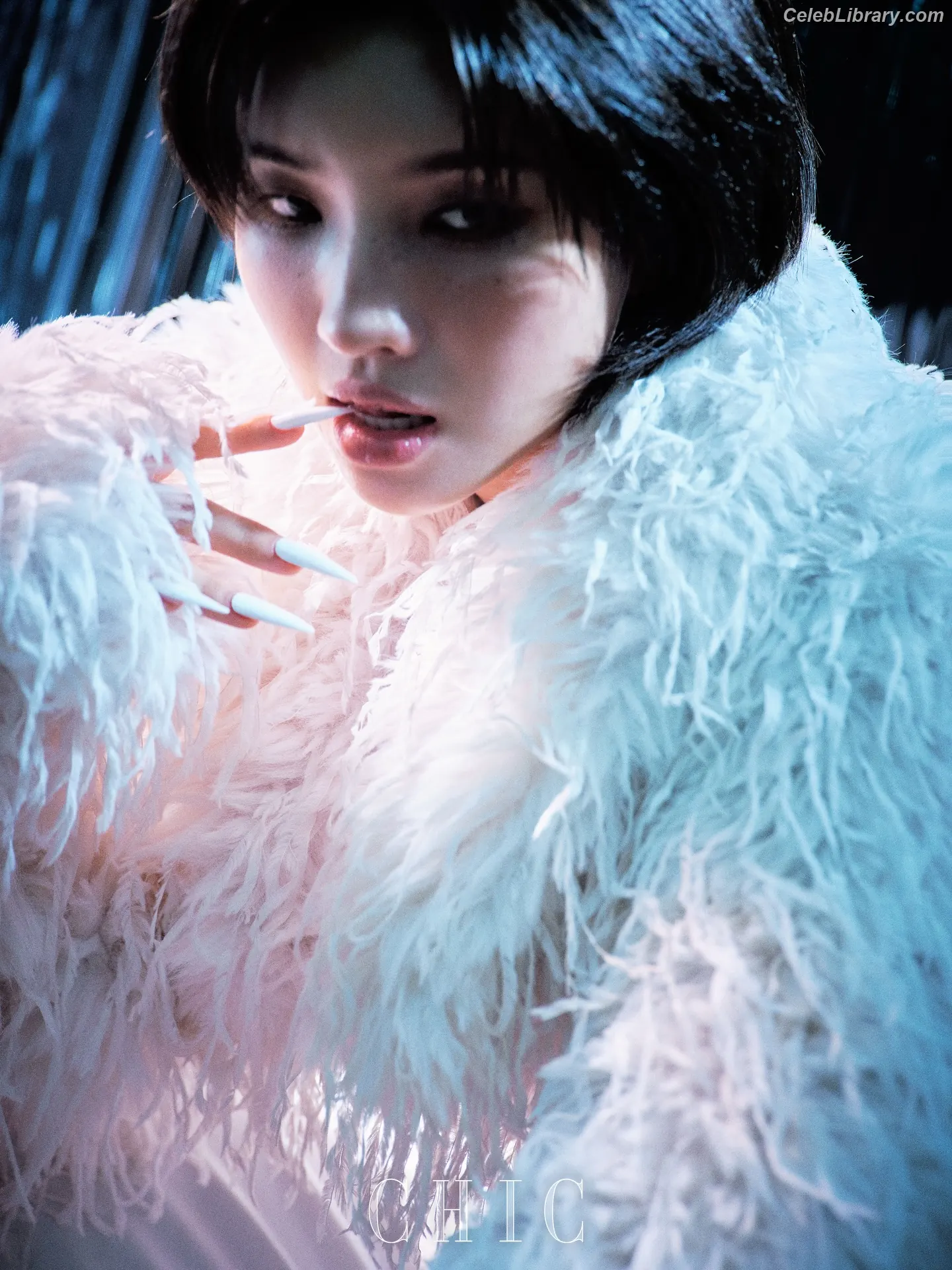 Soyeon  (G)I-IDLE photo 10 of 821