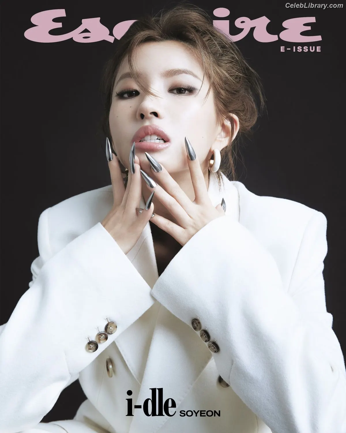 Soyeon  (G)I-IDLE photo 16 of 821