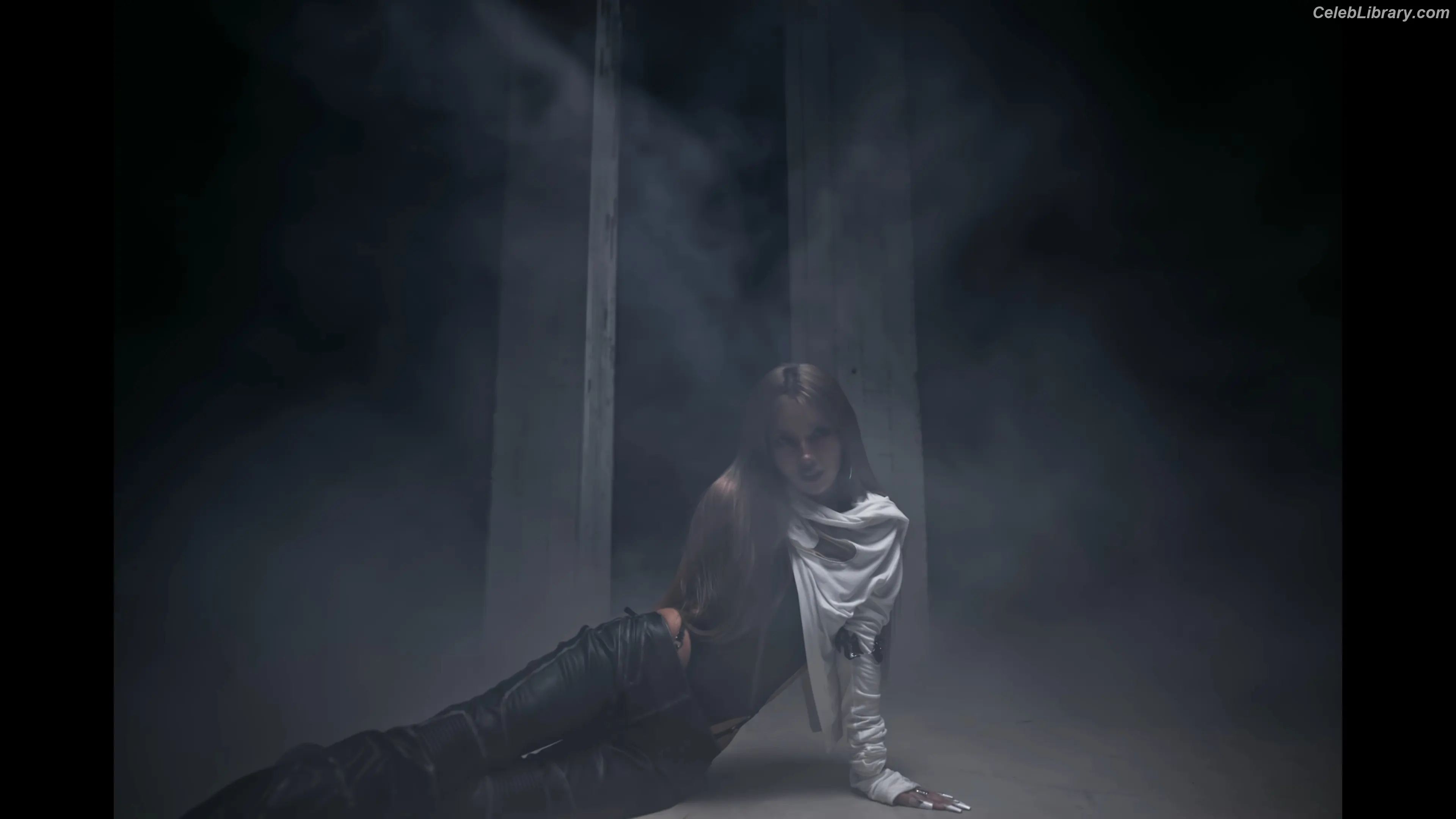 Soyeon  (G)I-IDLE photo 19 of 821