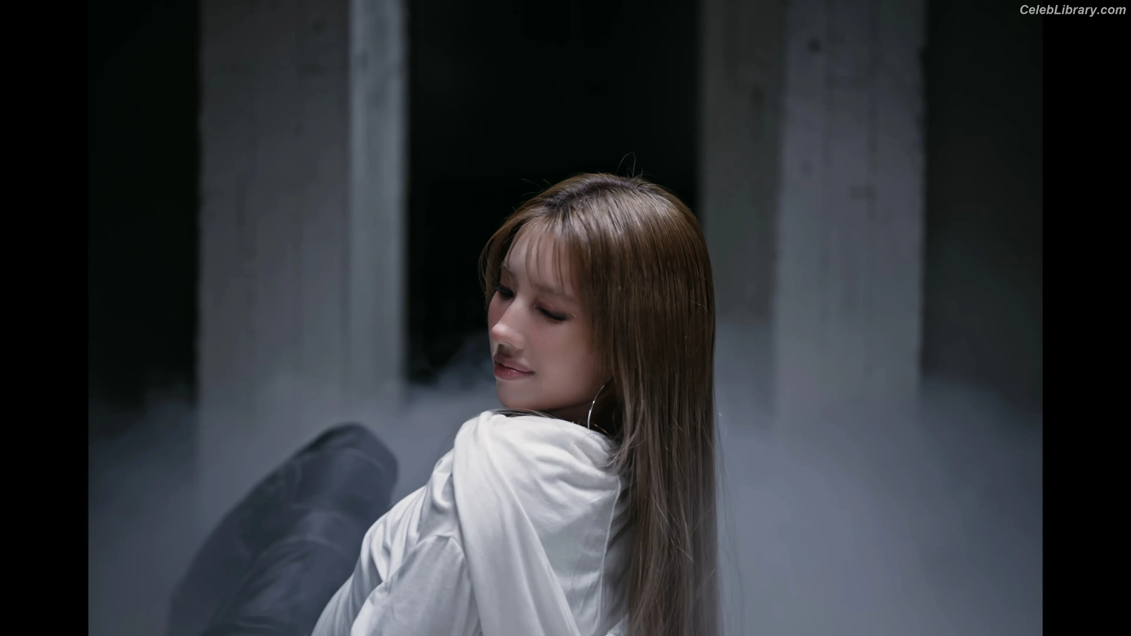 Soyeon  (G)I-IDLE photo 24 of 821