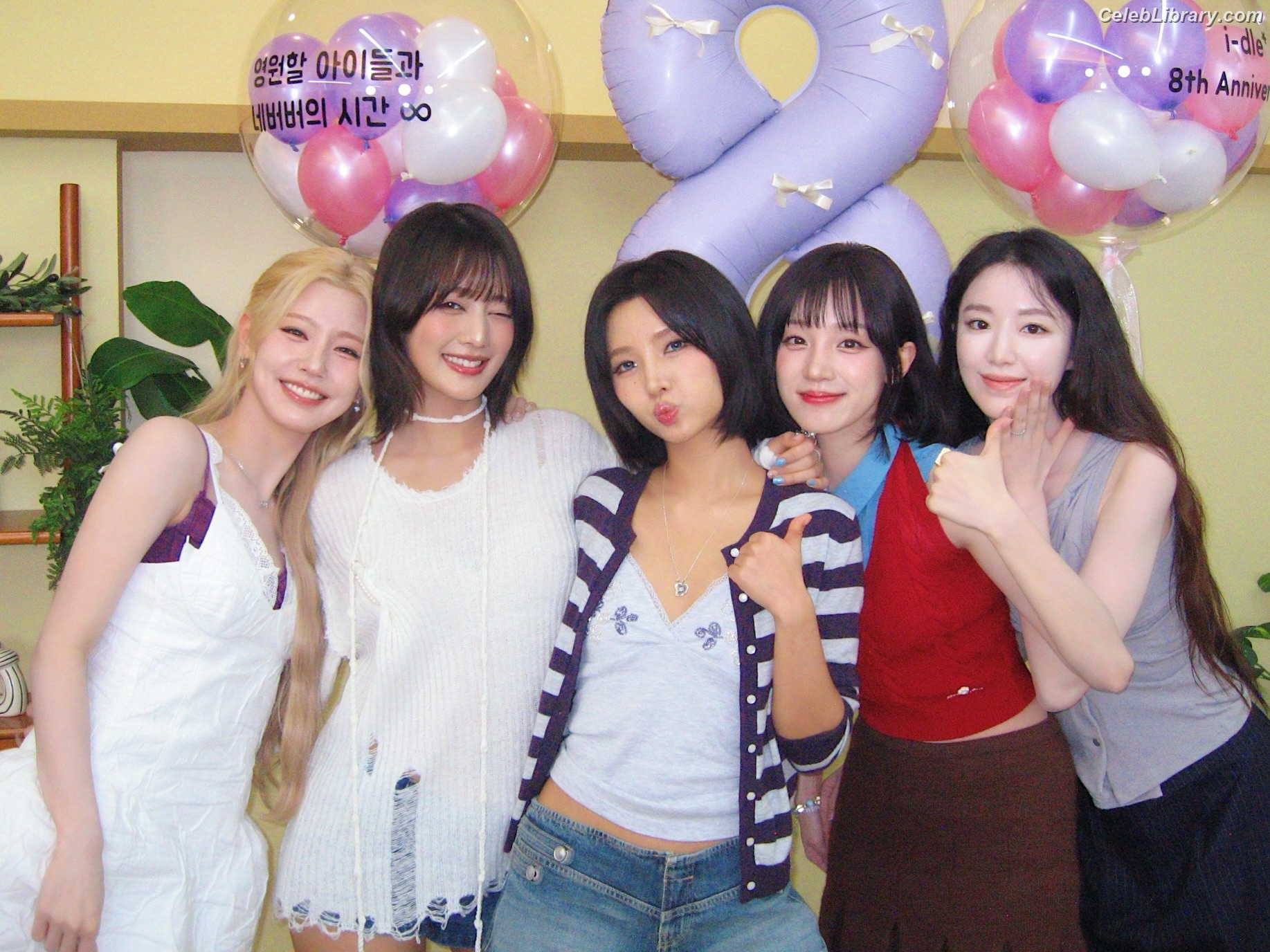 Soyeon  (G)I-IDLE photo 3 of 822