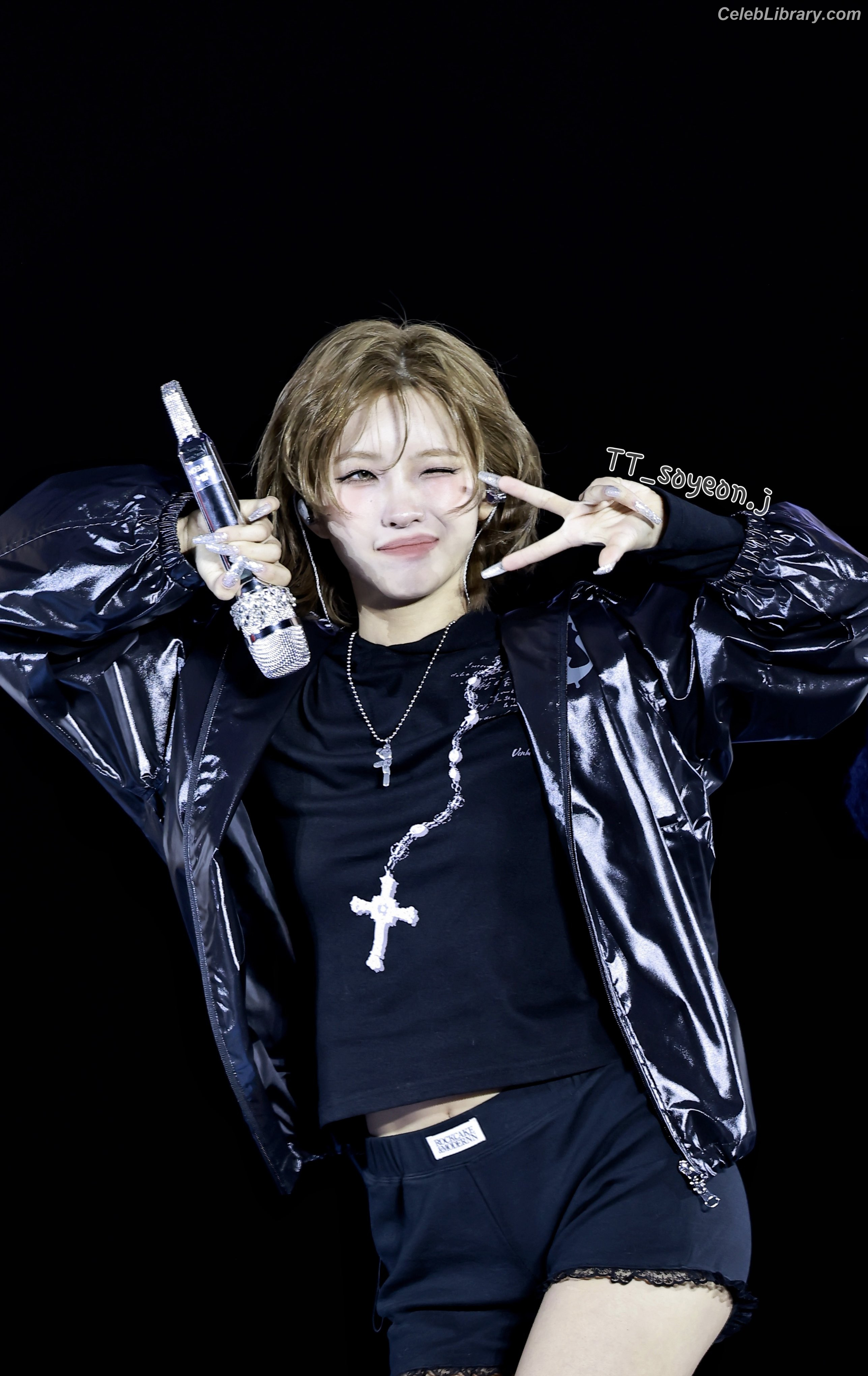Soyeon  (G)I-IDLE photo 6 of 822