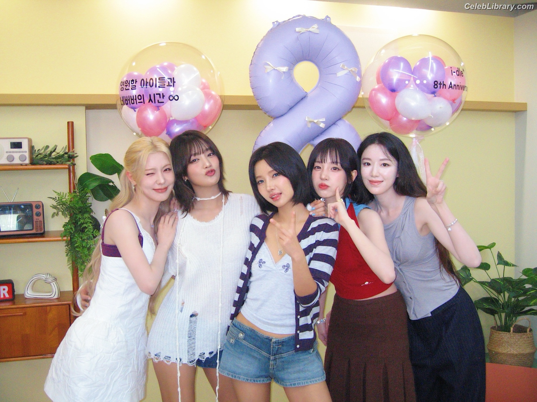 Soyeon  (G)I-IDLE photo 5 of 822