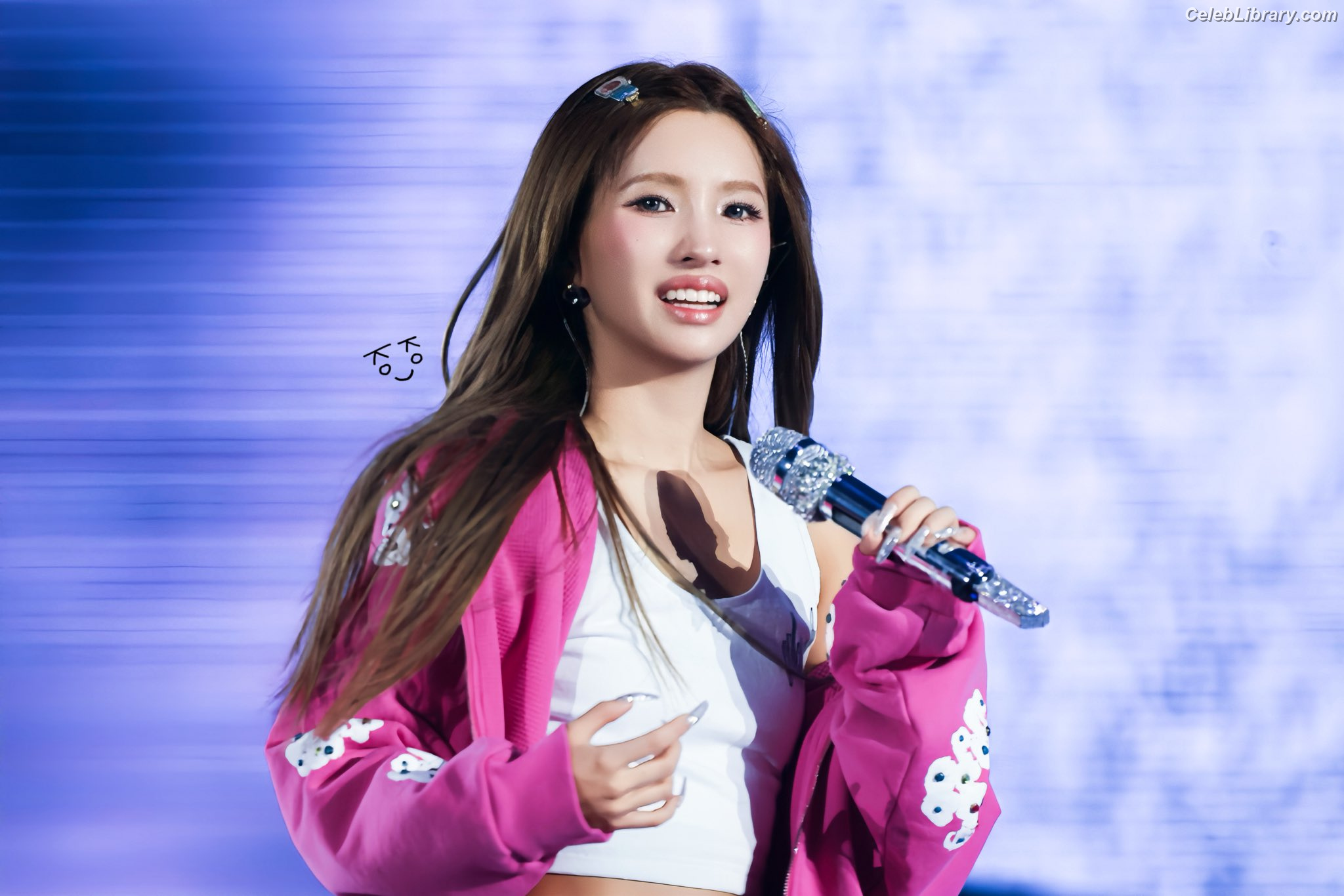 Soyeon  (G)I-IDLE photo 8 of 822