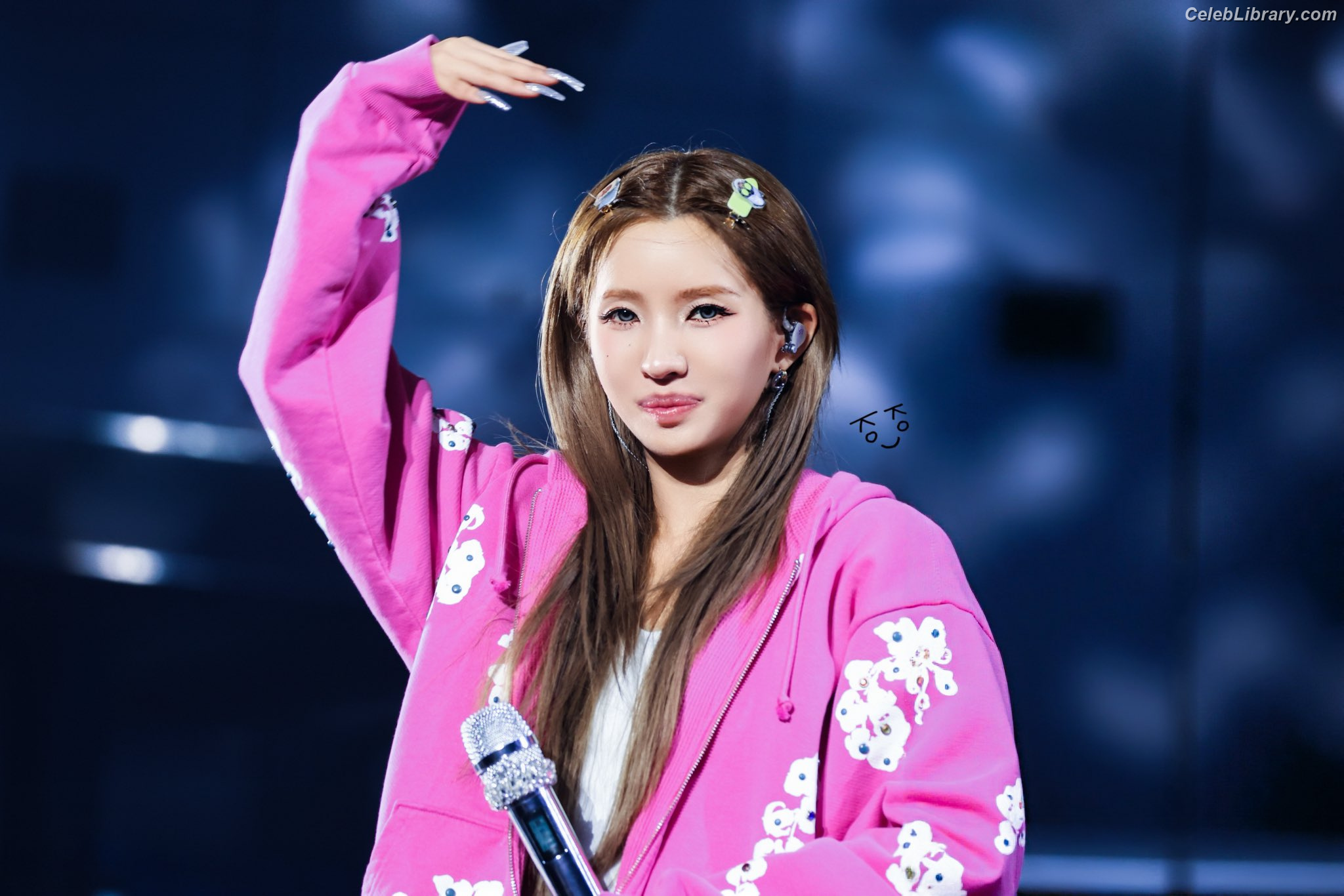 Soyeon  (G)I-IDLE photo 17 of 822