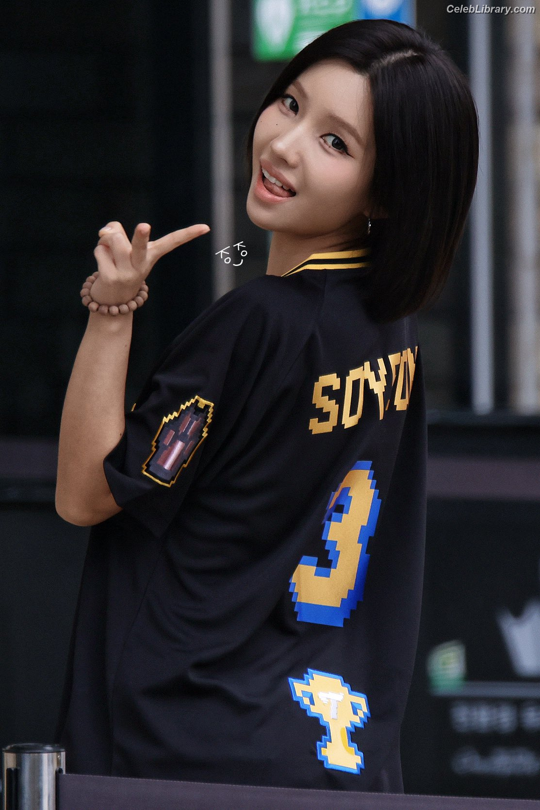 Soyeon  (G)I-IDLE photo 4 of 822