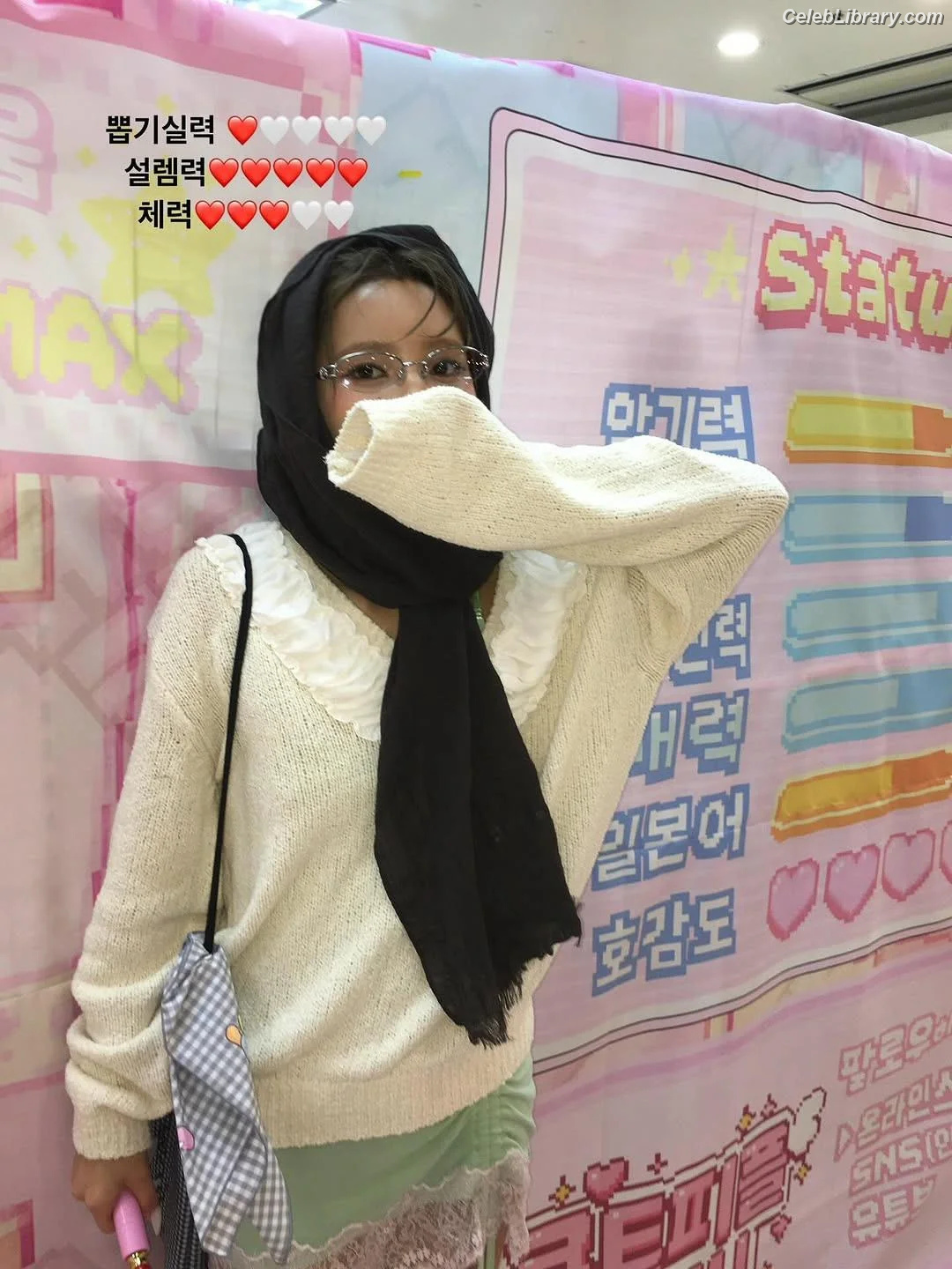 Soyeon  (G)I-IDLE photo 11 of 822