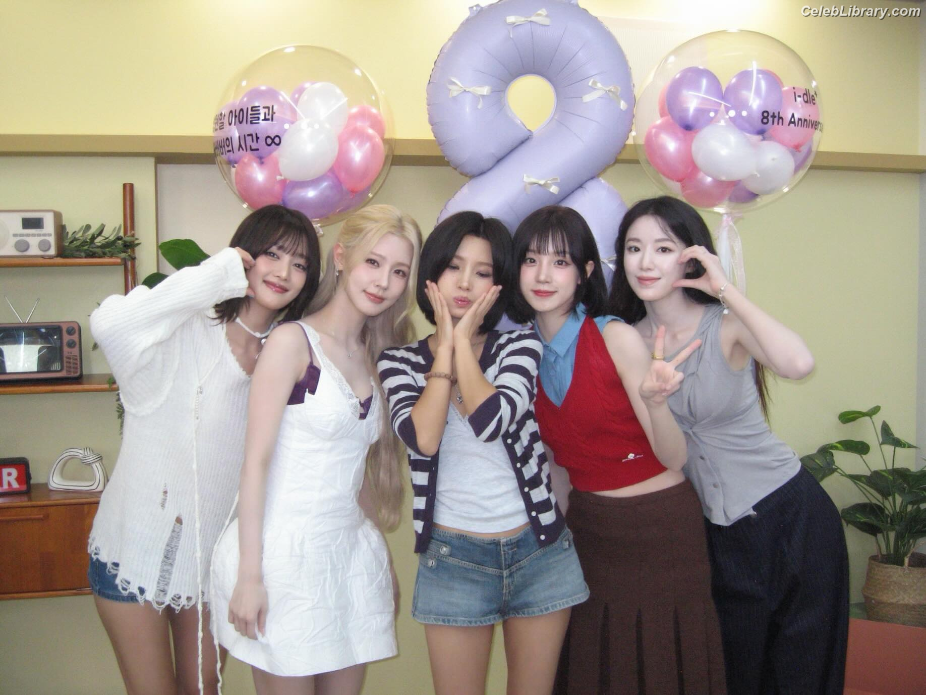 Soyeon  (G)I-IDLE photo 24 of 822