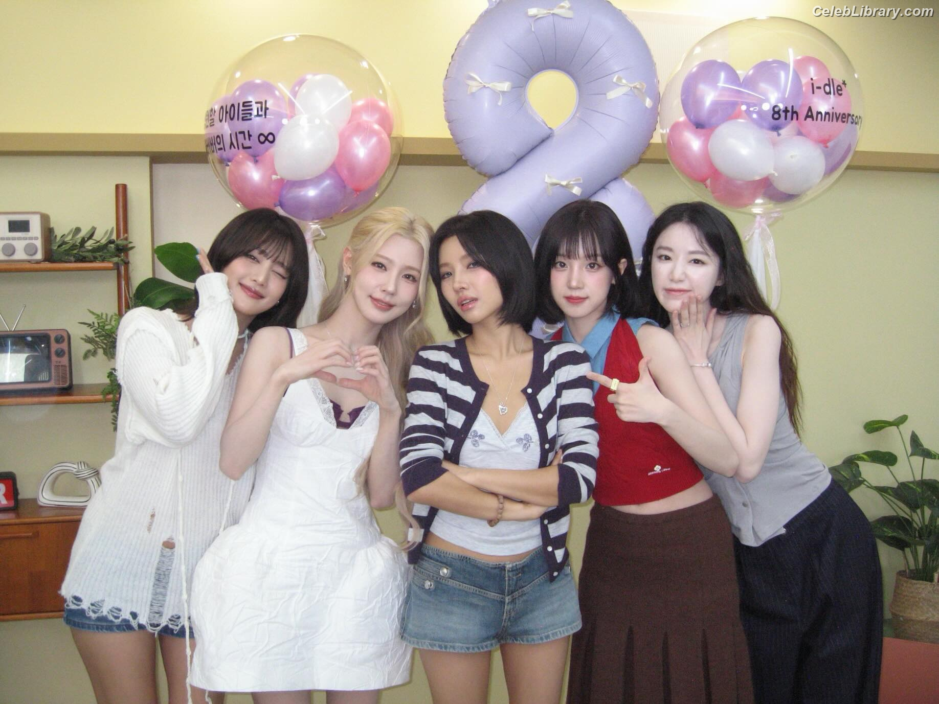 Soyeon  (G)I-IDLE photo 5 of 822