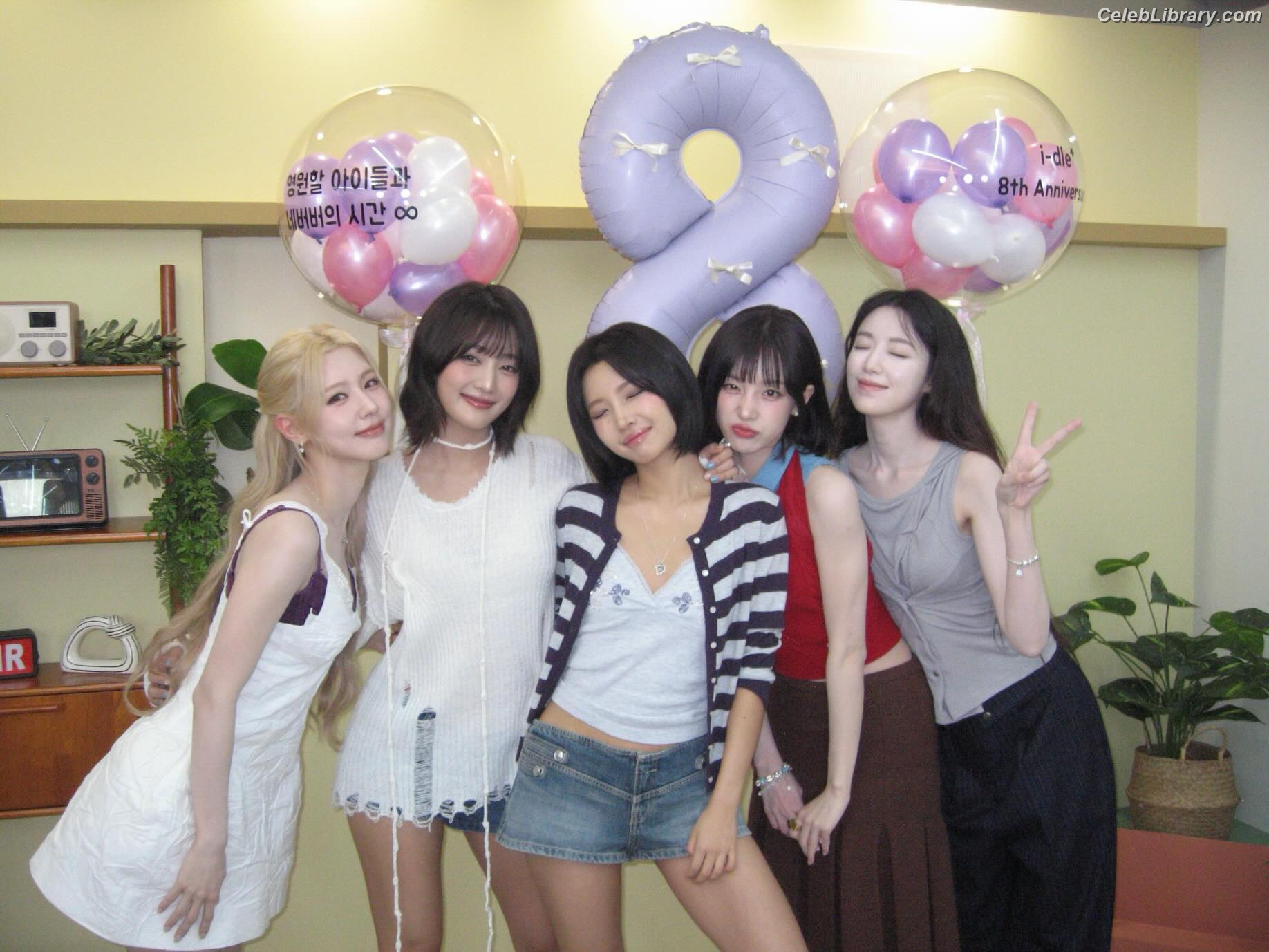 Soyeon  (G)I-IDLE photo 11 of 822