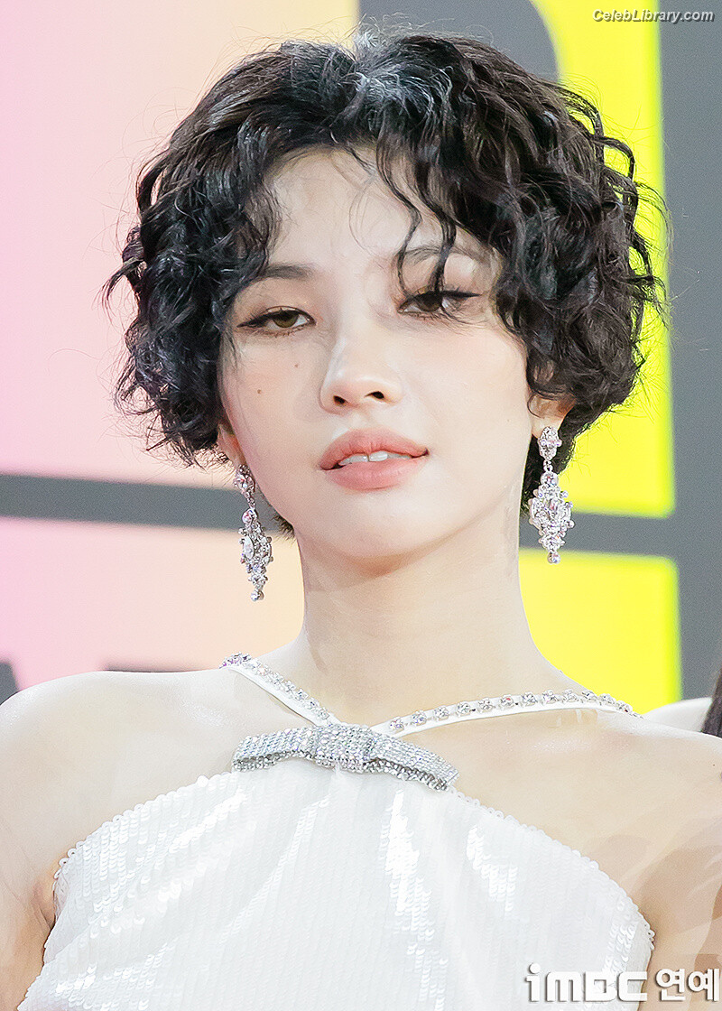 Soyeon  (G)I-IDLE photo 12 of 822