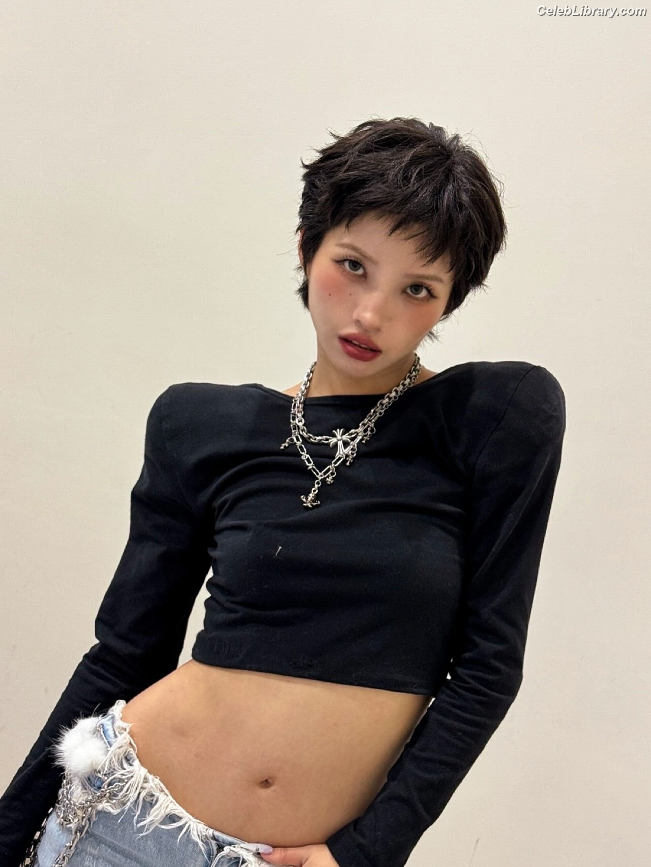 Soyeon  (G)I-IDLE photo 17 of 822