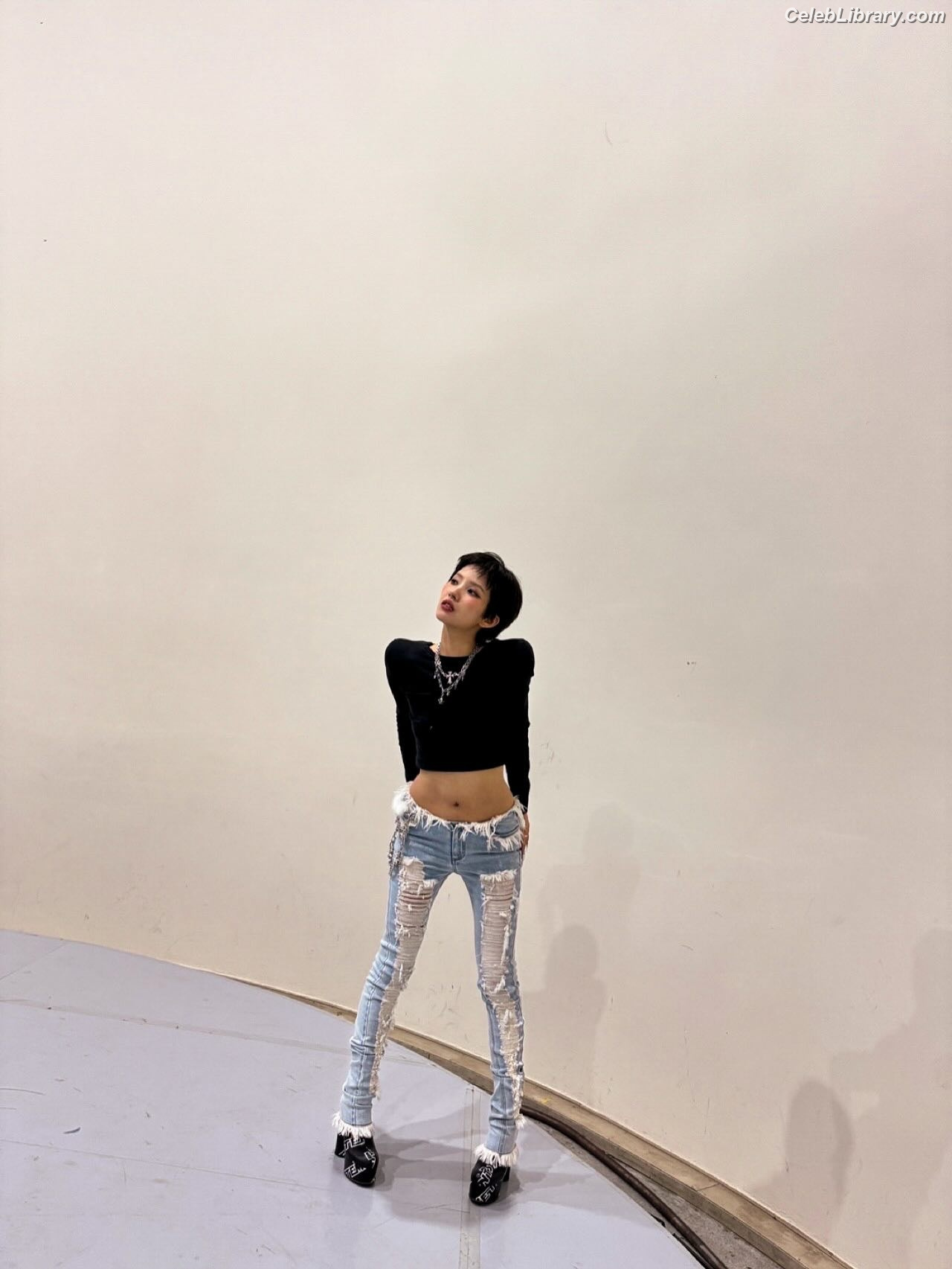 Soyeon  (G)I-IDLE photo 20 of 822