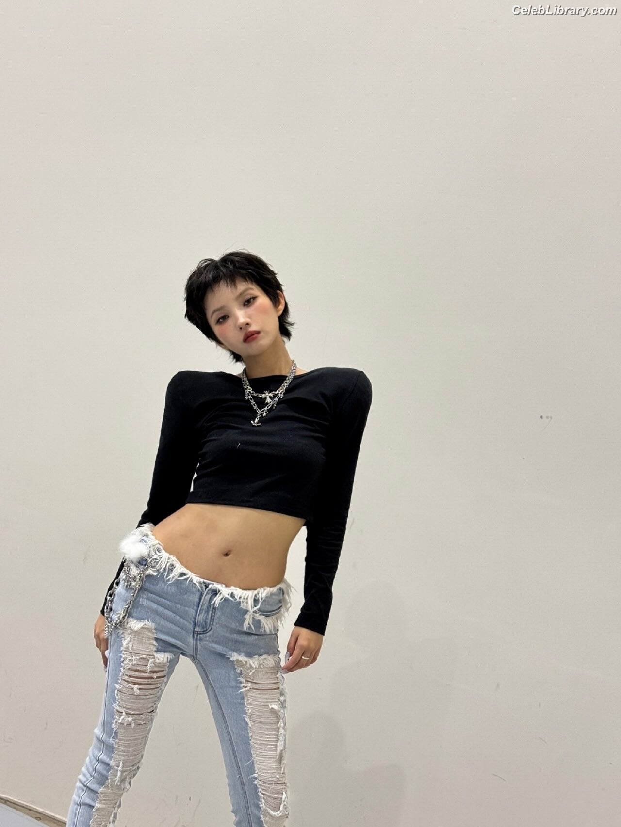 Soyeon  (G)I-IDLE photo 22 of 822