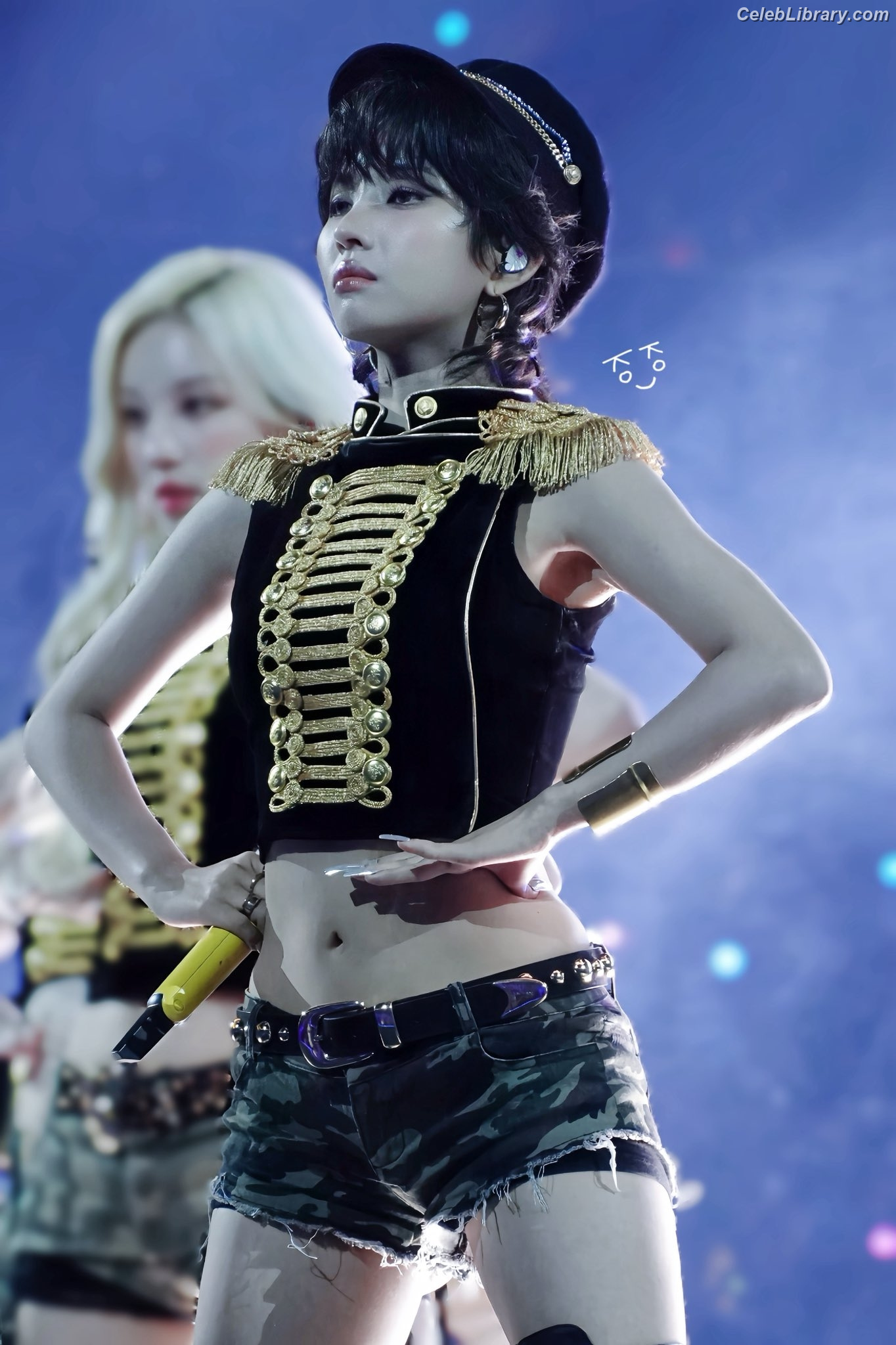 Soyeon  (G)I-IDLE photo 15 of 822