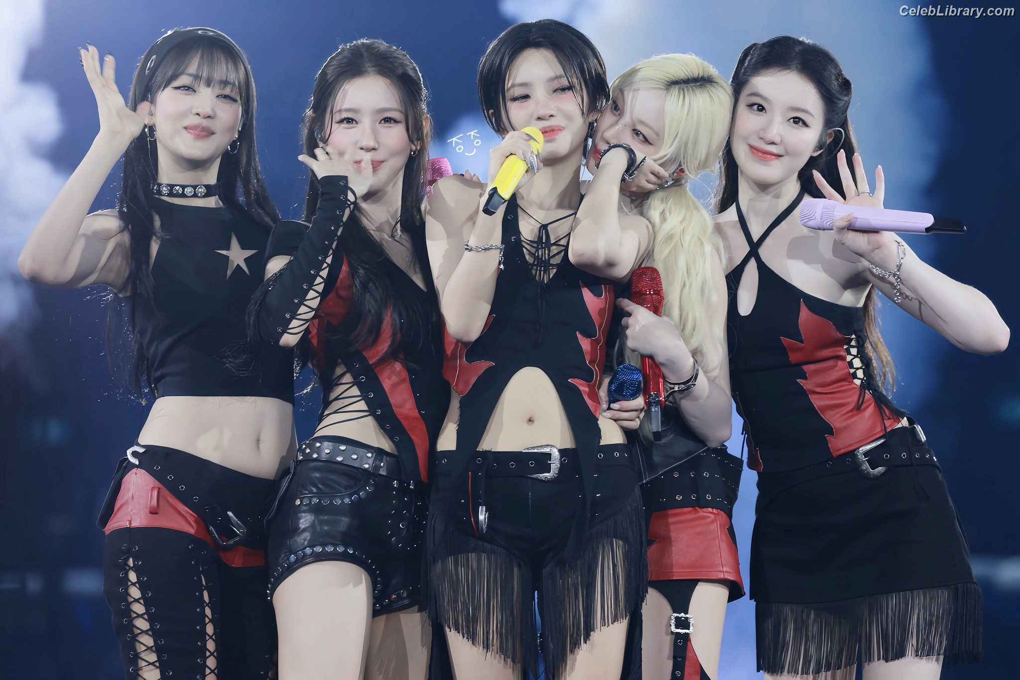 Soyeon  (G)I-IDLE photo 16 of 822