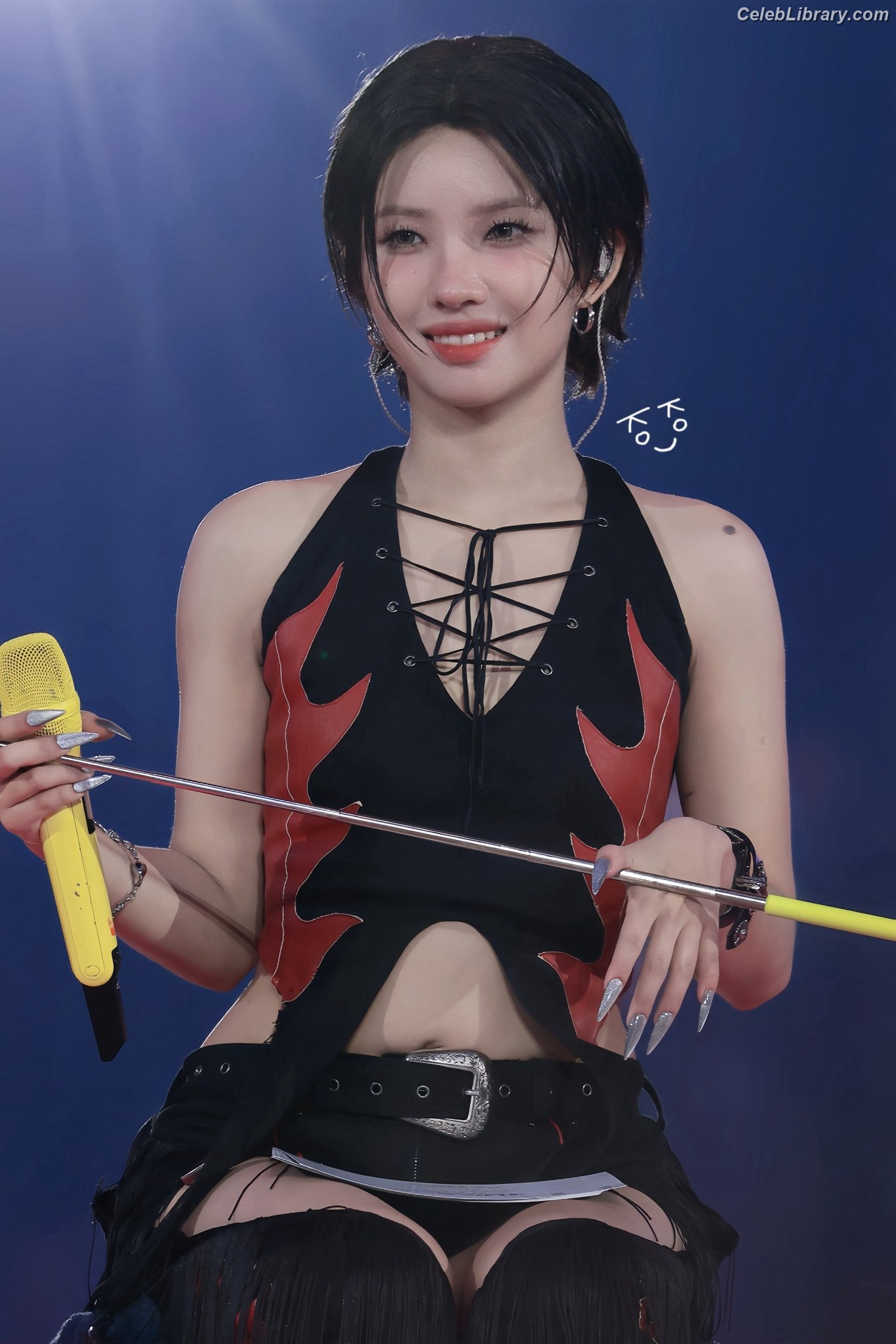 Soyeon  (G)I-IDLE photo 18 of 822