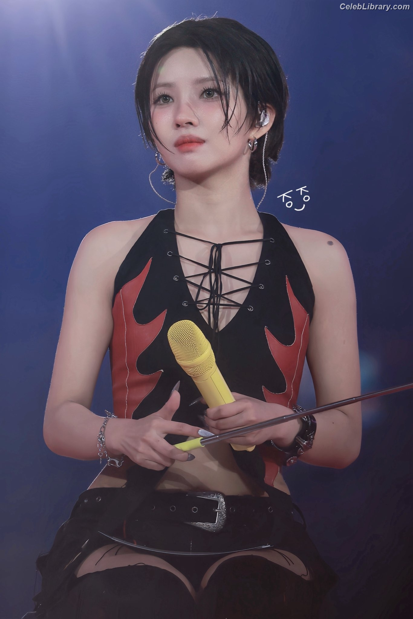 Soyeon  (G)I-IDLE photo 19 of 822