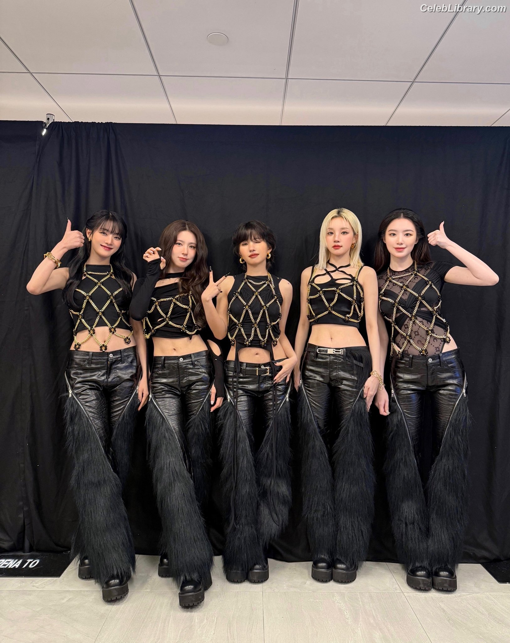 Soyeon  (G)I-IDLE photo 11 of 822