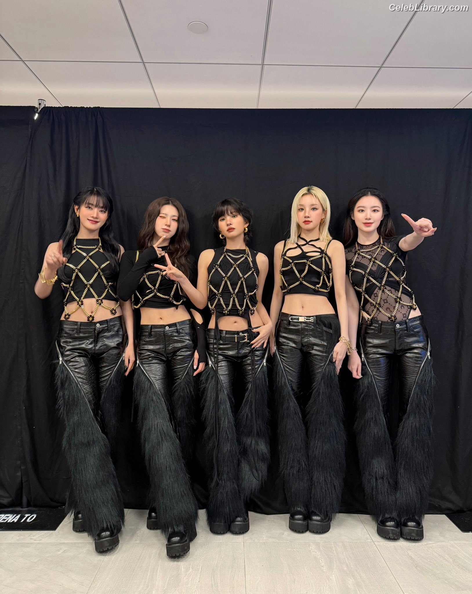 Soyeon  (G)I-IDLE photo 12 of 822
