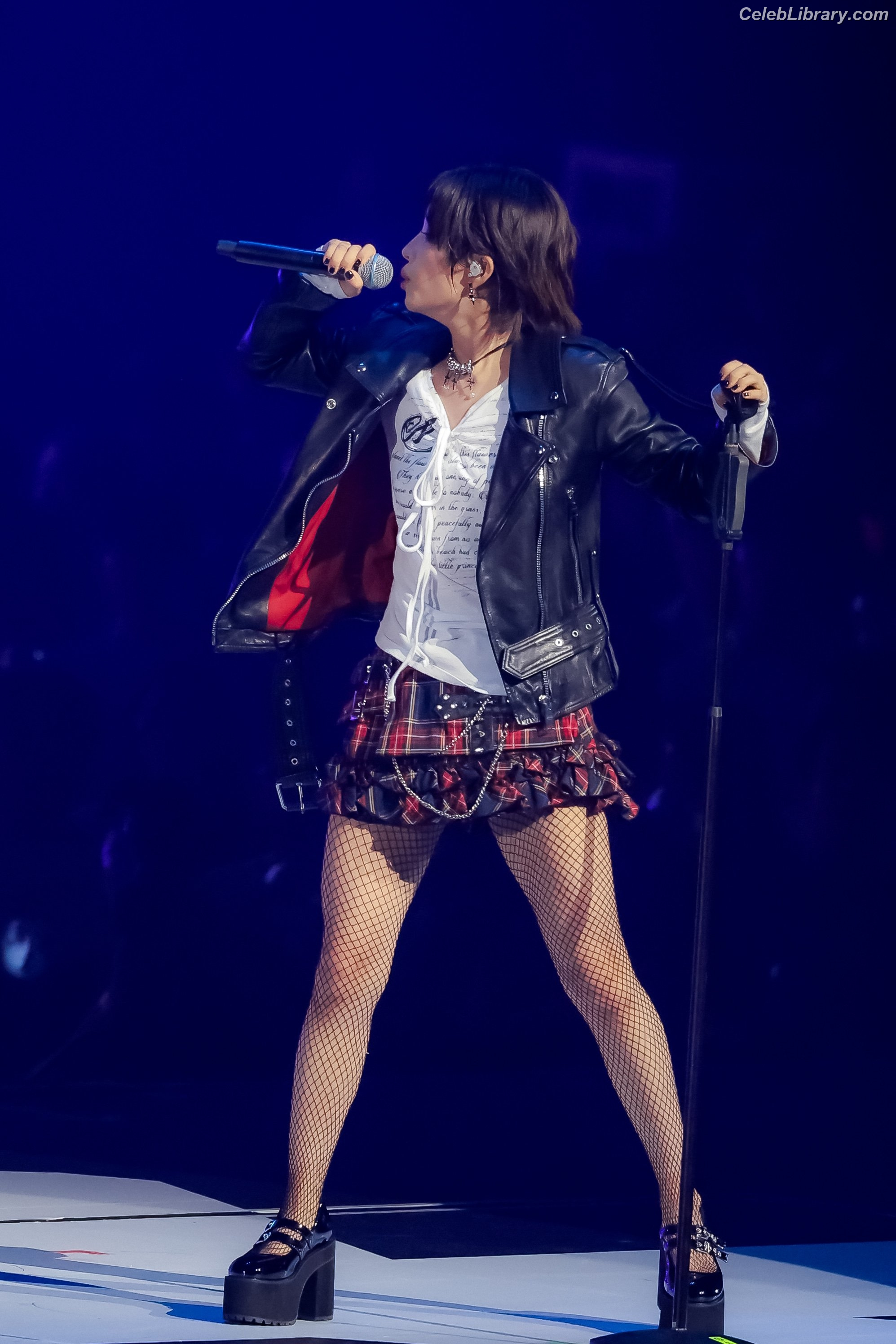 Soyeon  (G)I-IDLE photo 15 of 822
