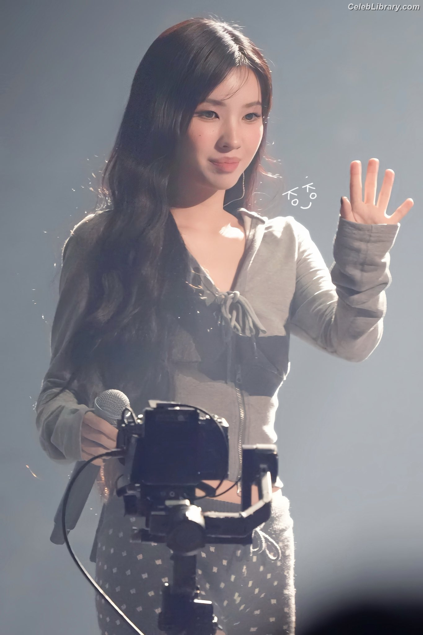 Soyeon  (G)I-IDLE photo 2 of 822