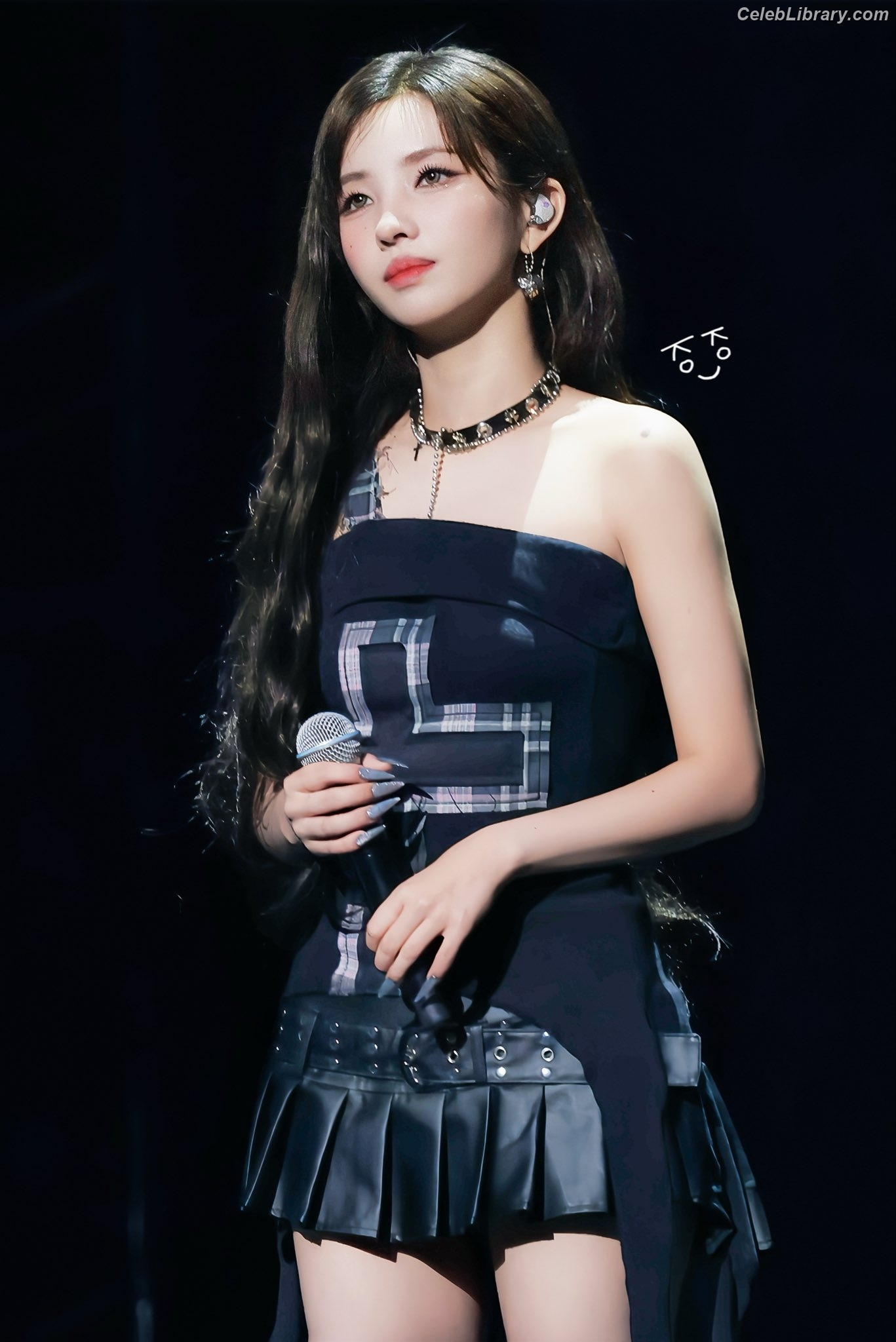 Soyeon  (G)I-IDLE photo 4 of 822