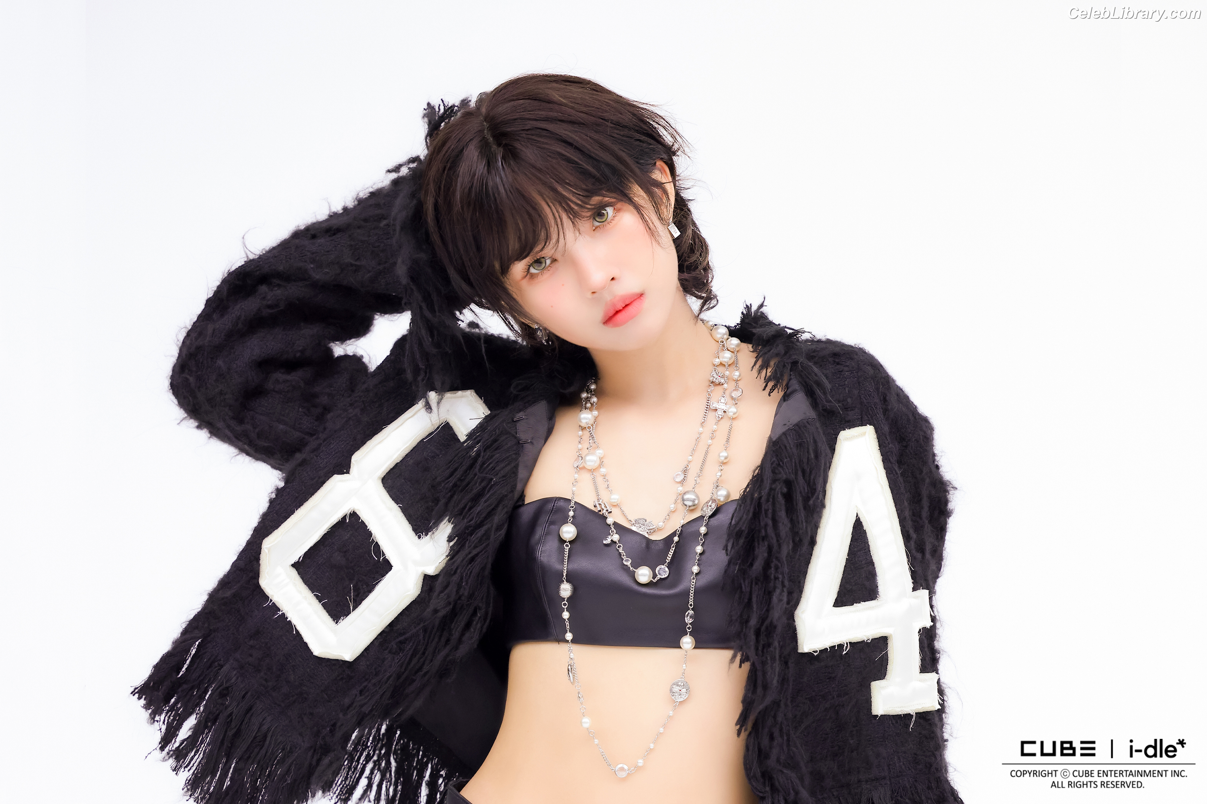 Soyeon  (G)I-IDLE photo 1 of 822