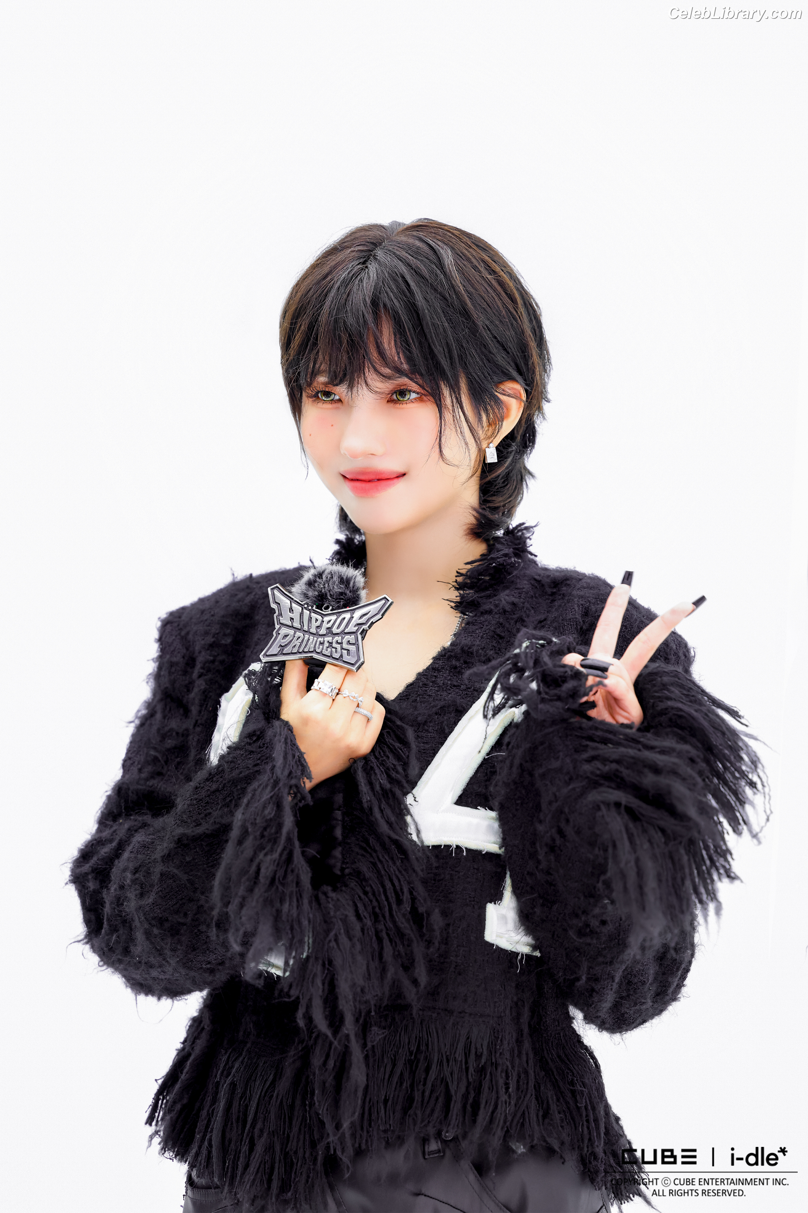 Soyeon  (G)I-IDLE photo 2 of 822
