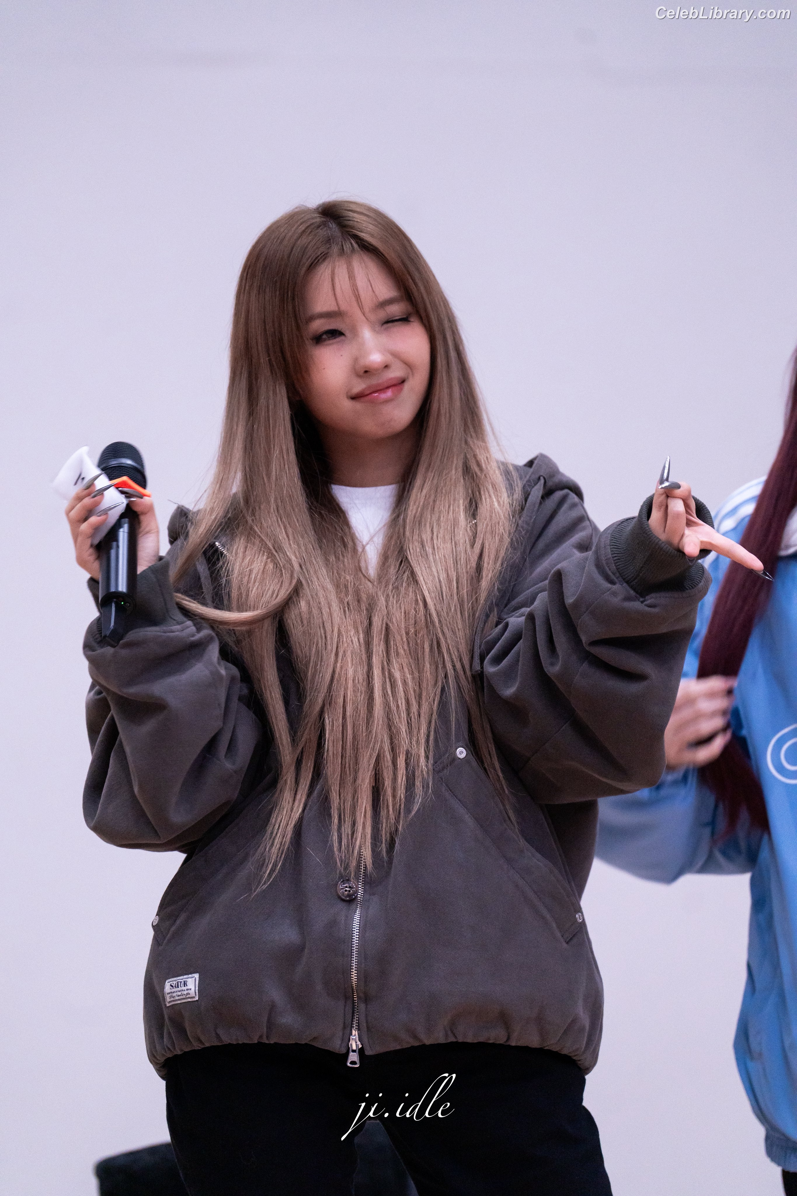 Soyeon  (G)I-IDLE photo 9 of 822