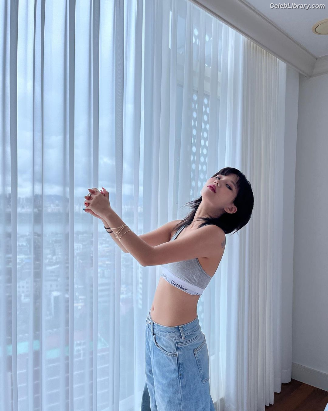 Soyeon  (G)I-IDLE photo 2 of 822