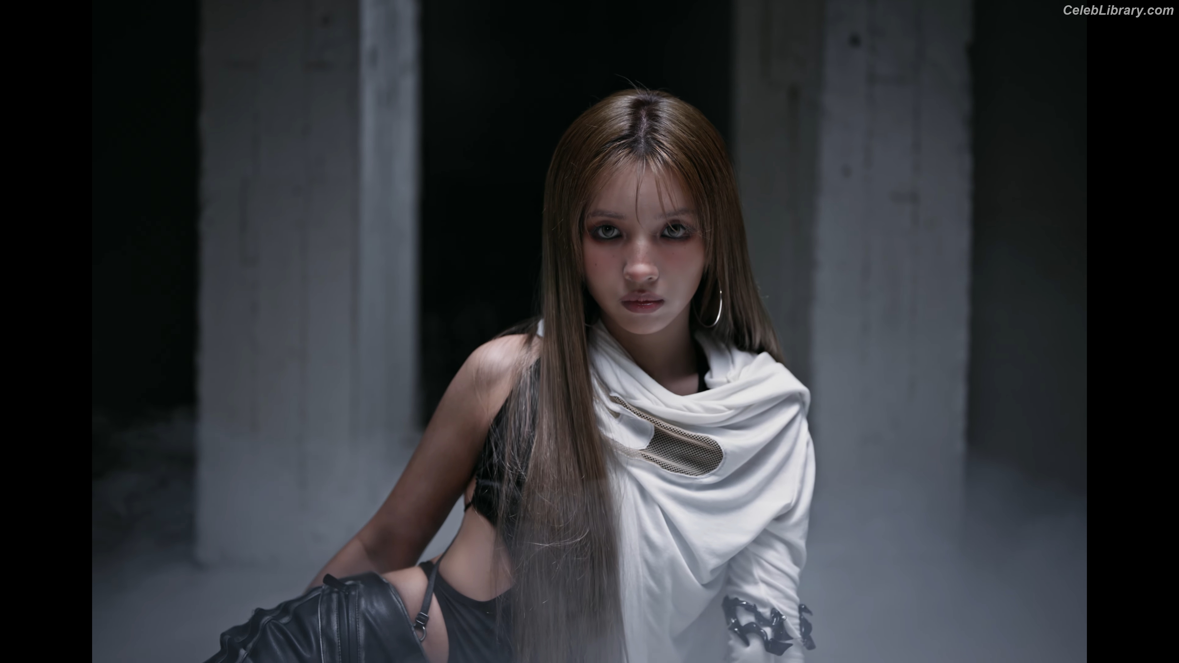 Soyeon  (G)I-IDLE photo 10 of 822