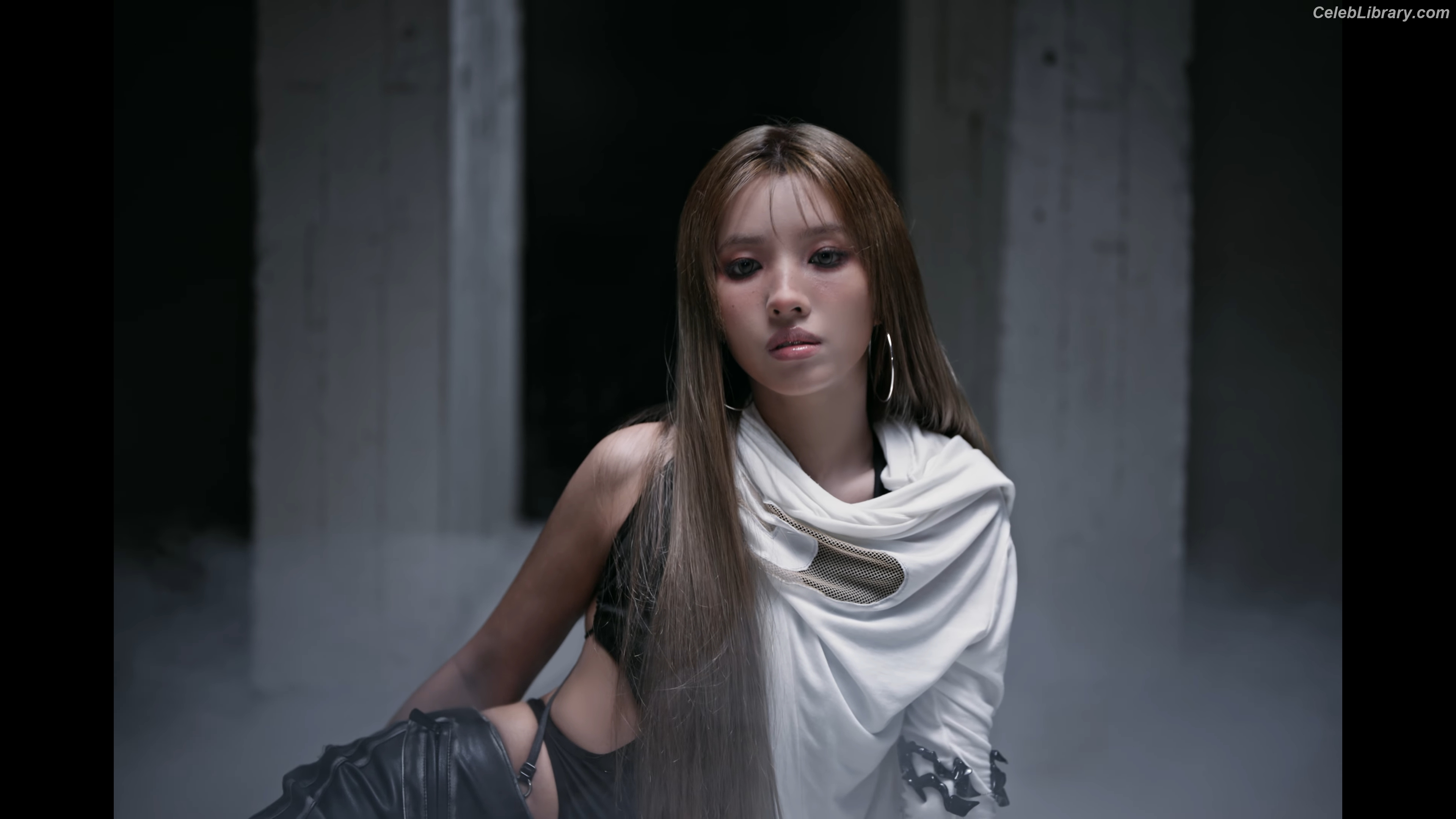 Soyeon  (G)I-IDLE photo 11 of 822