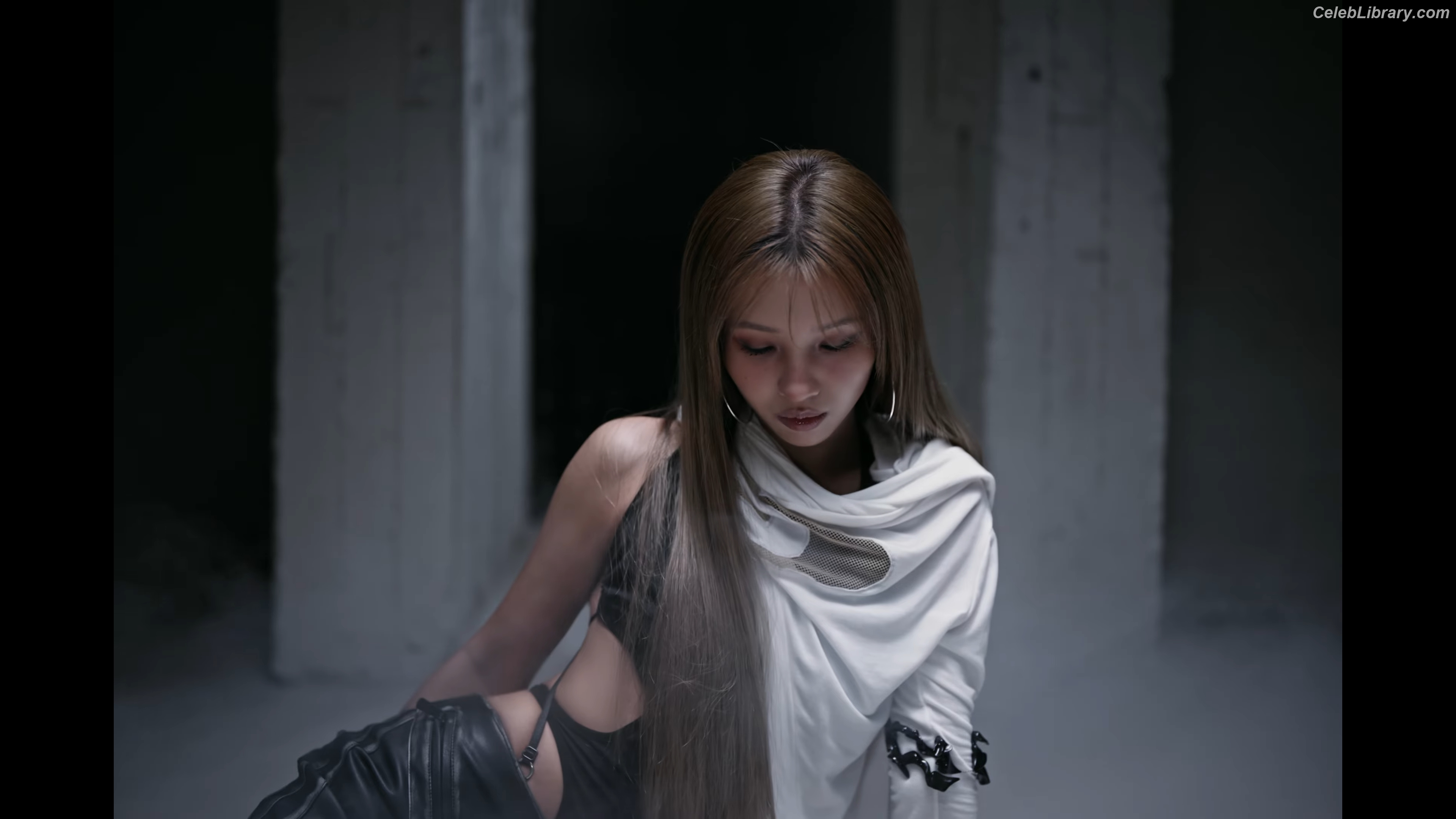 Soyeon  (G)I-IDLE photo 12 of 822