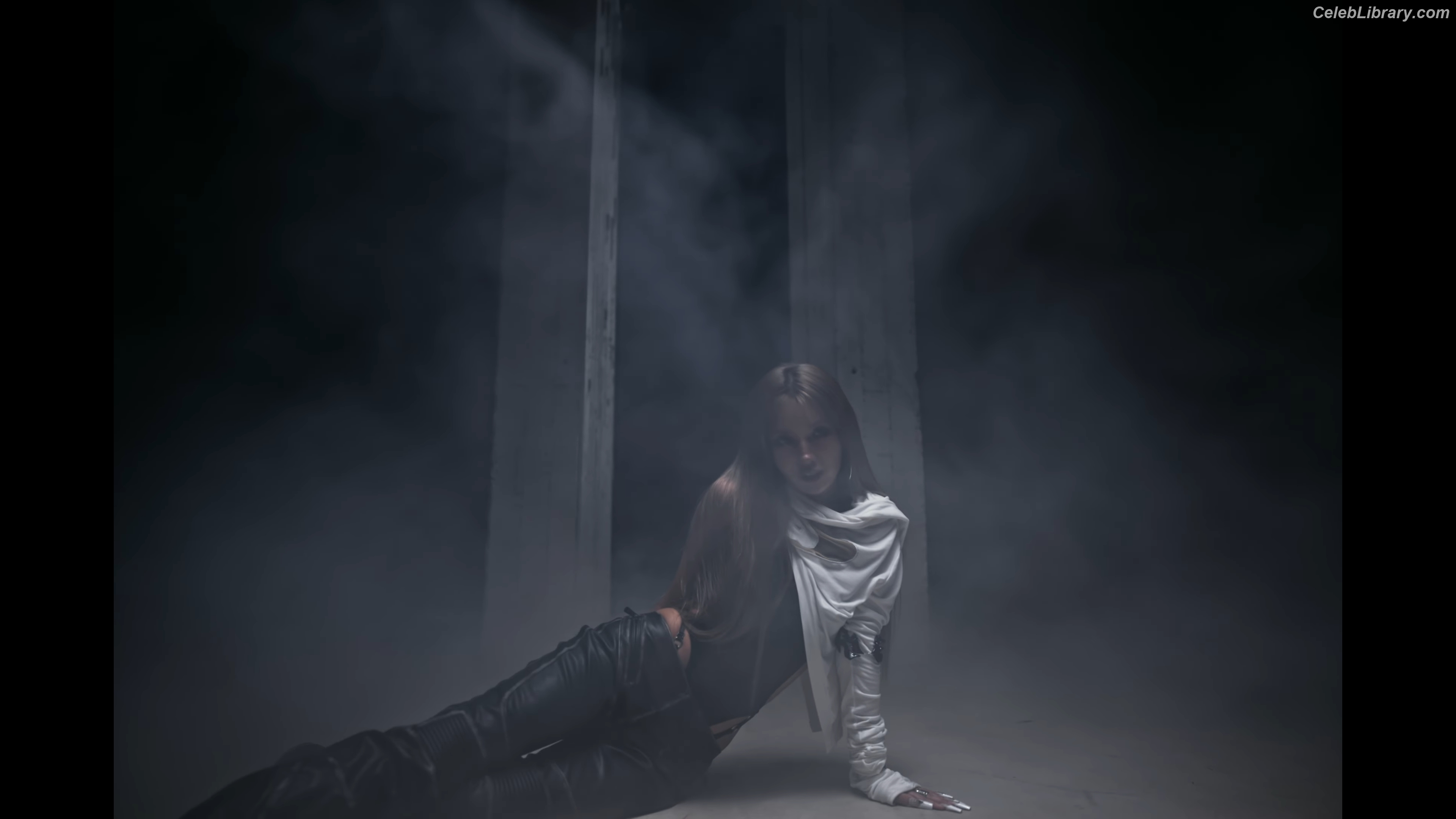 Soyeon  (G)I-IDLE photo 19 of 822