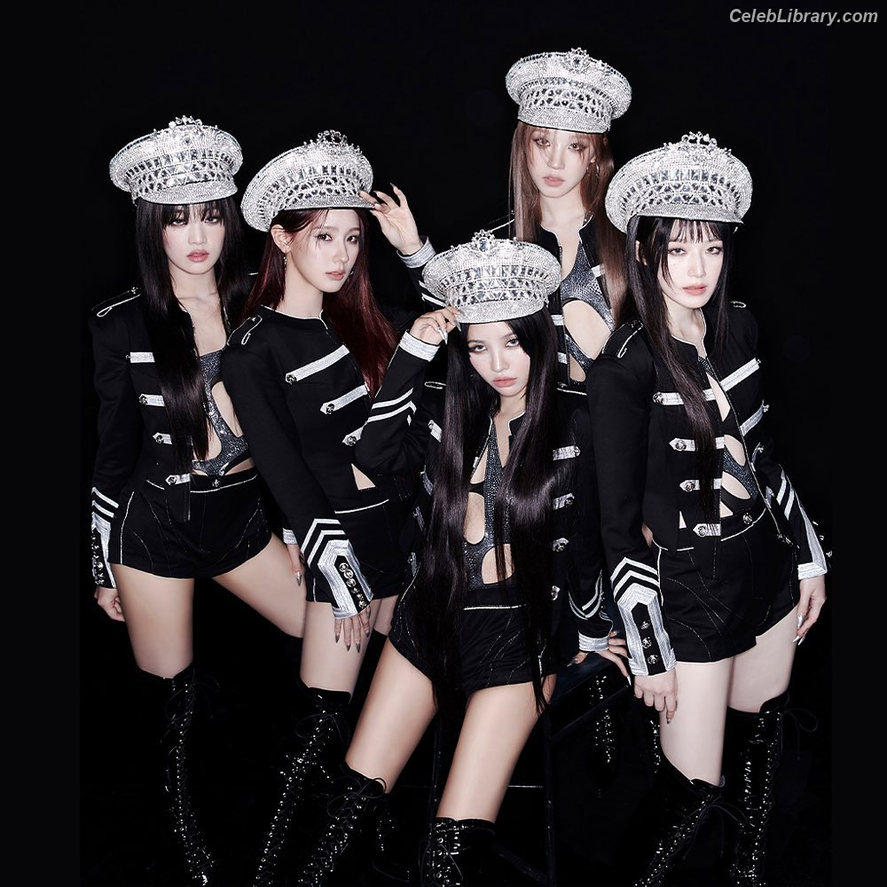 Soyeon  (G)I-IDLE photo 3 of 822