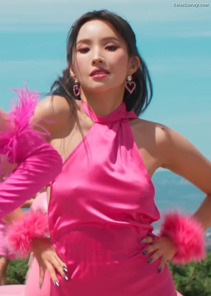 Soyeon  (G)I-IDLE photo 16 of 822