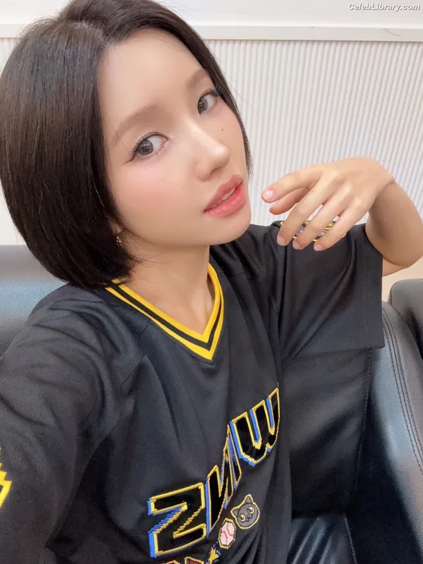 Soyeon  (G)I-IDLE photo 16 of 822