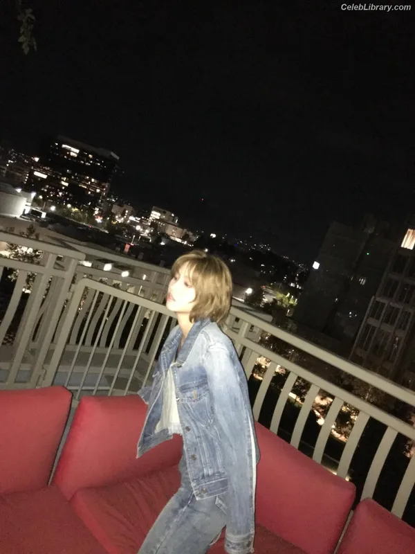 Soyeon  (G)I-IDLE photo 11 of 822