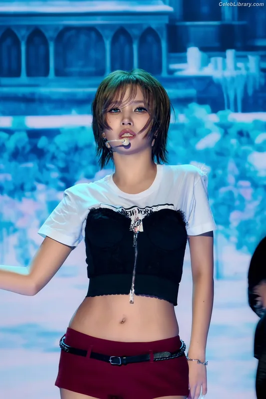 Soyeon  (G)I-IDLE photo 12 of 822