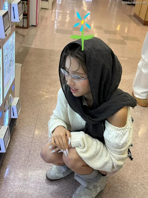 Soyeon  (G)I-IDLE photo 19 of 822