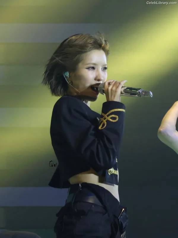 Soyeon  (G)I-IDLE photo 4 of 822